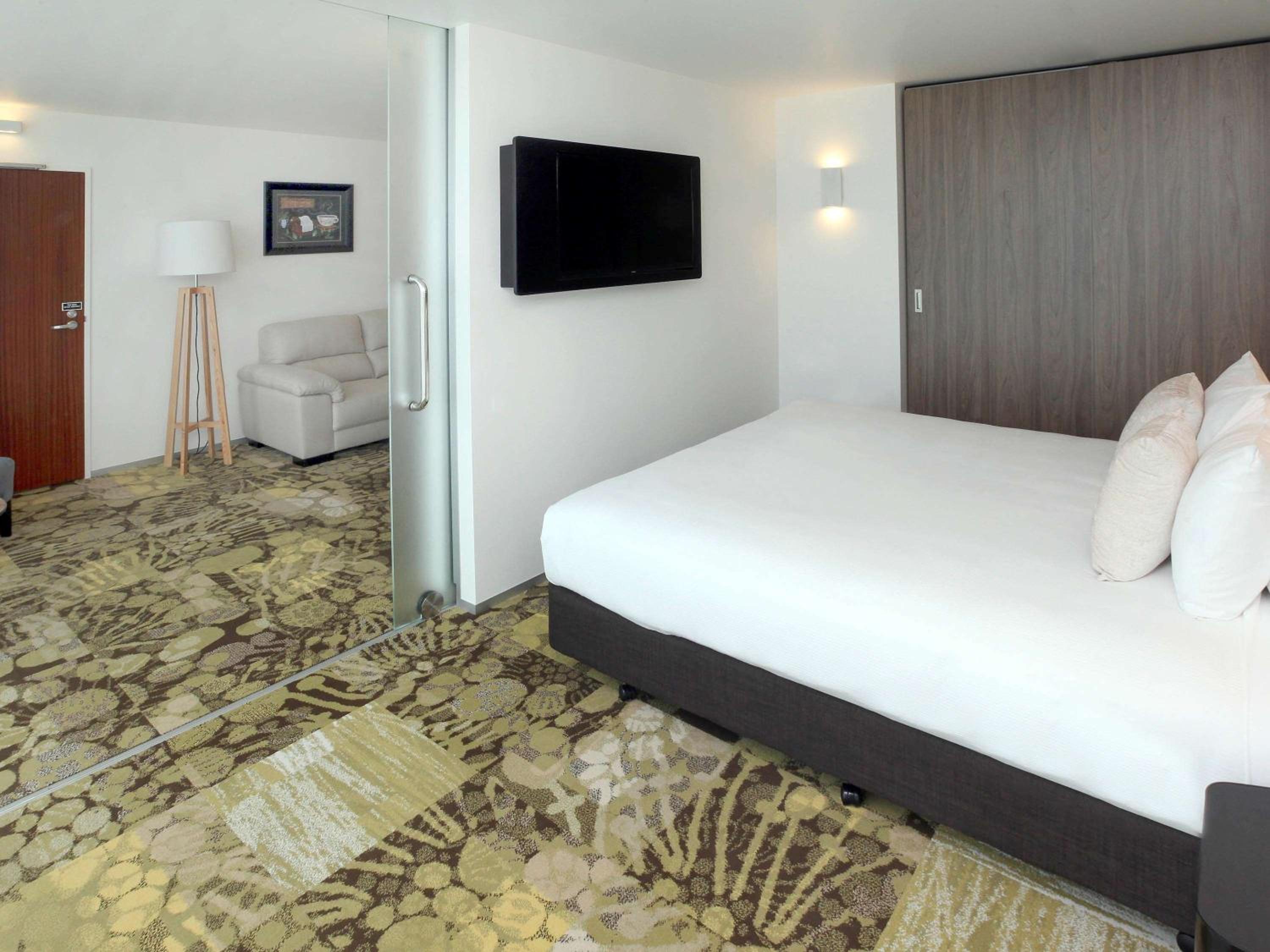Superior One-Bedroom Apartment with King Bed photo 3