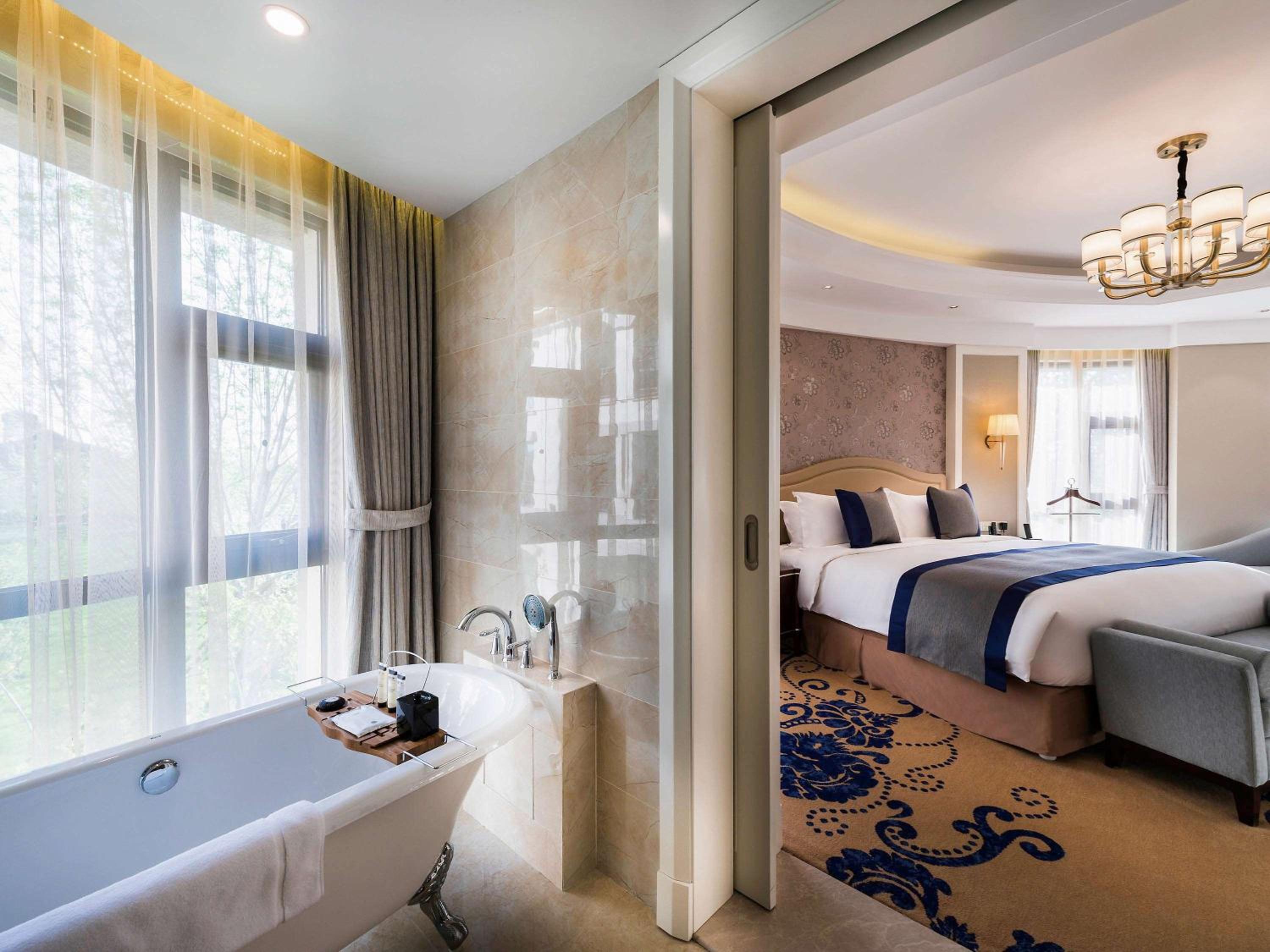 Superior King Suite with Lounge Access