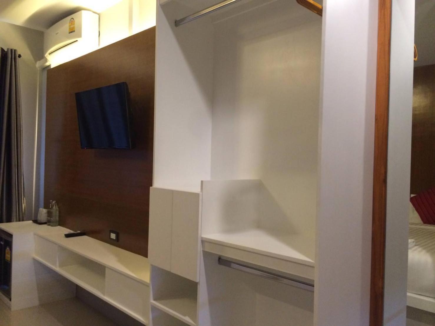 Standard Twin Room - Photo 7