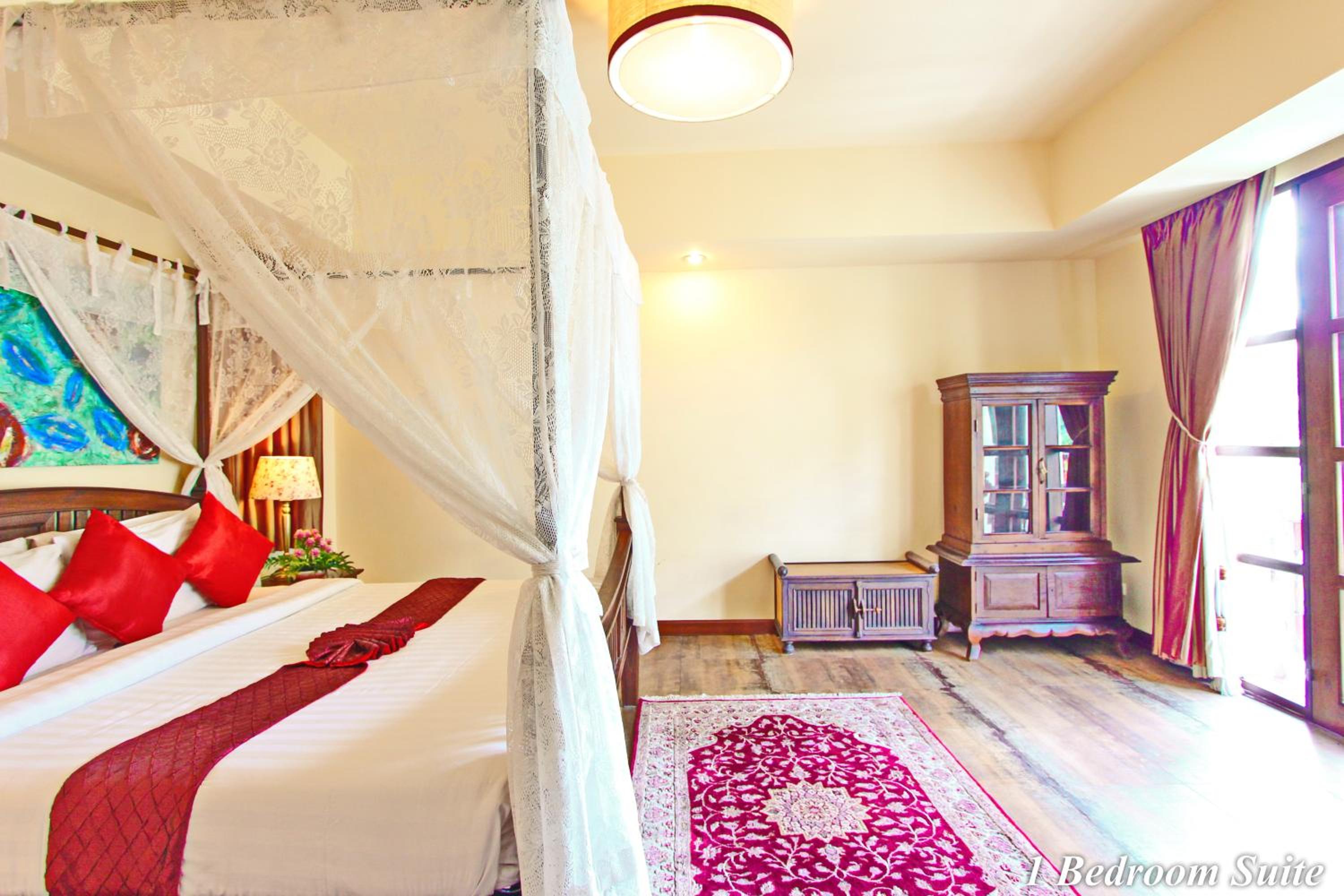 One-Bedroom Suite with Spa Bath - Photo 4