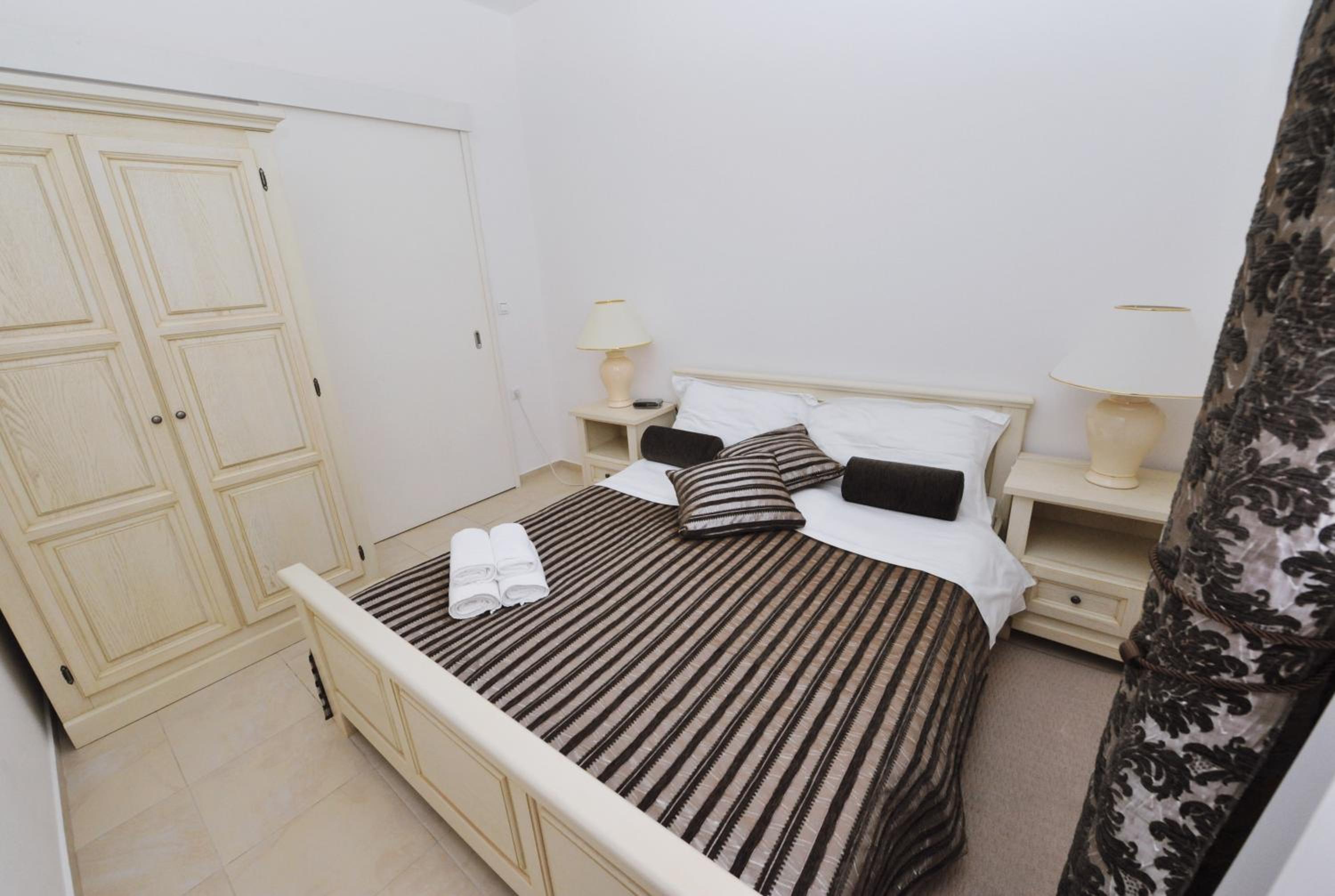 One-Bedroom Apartment with Sofa Bed photo 2