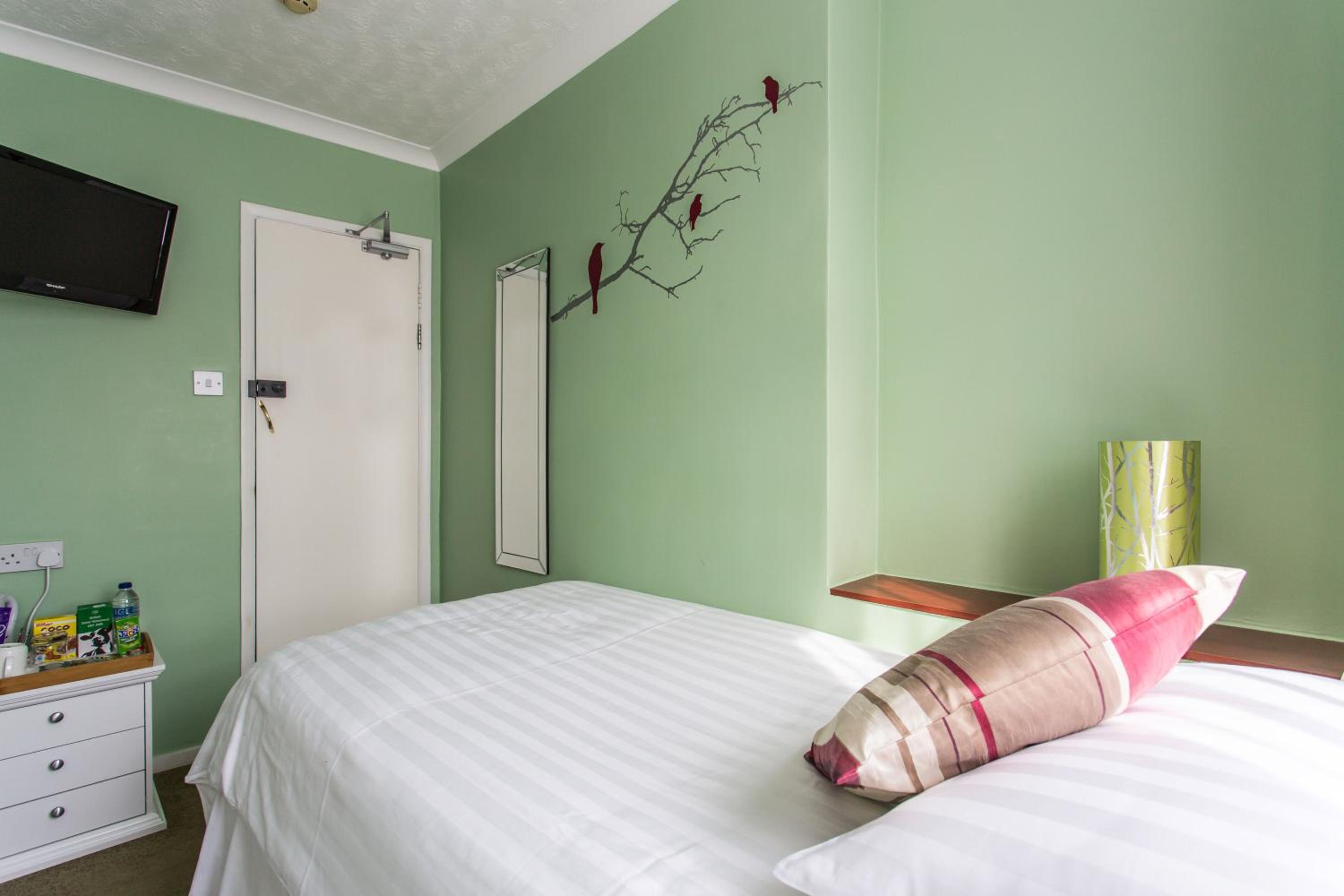 Single Room - Green & Claret photo 3