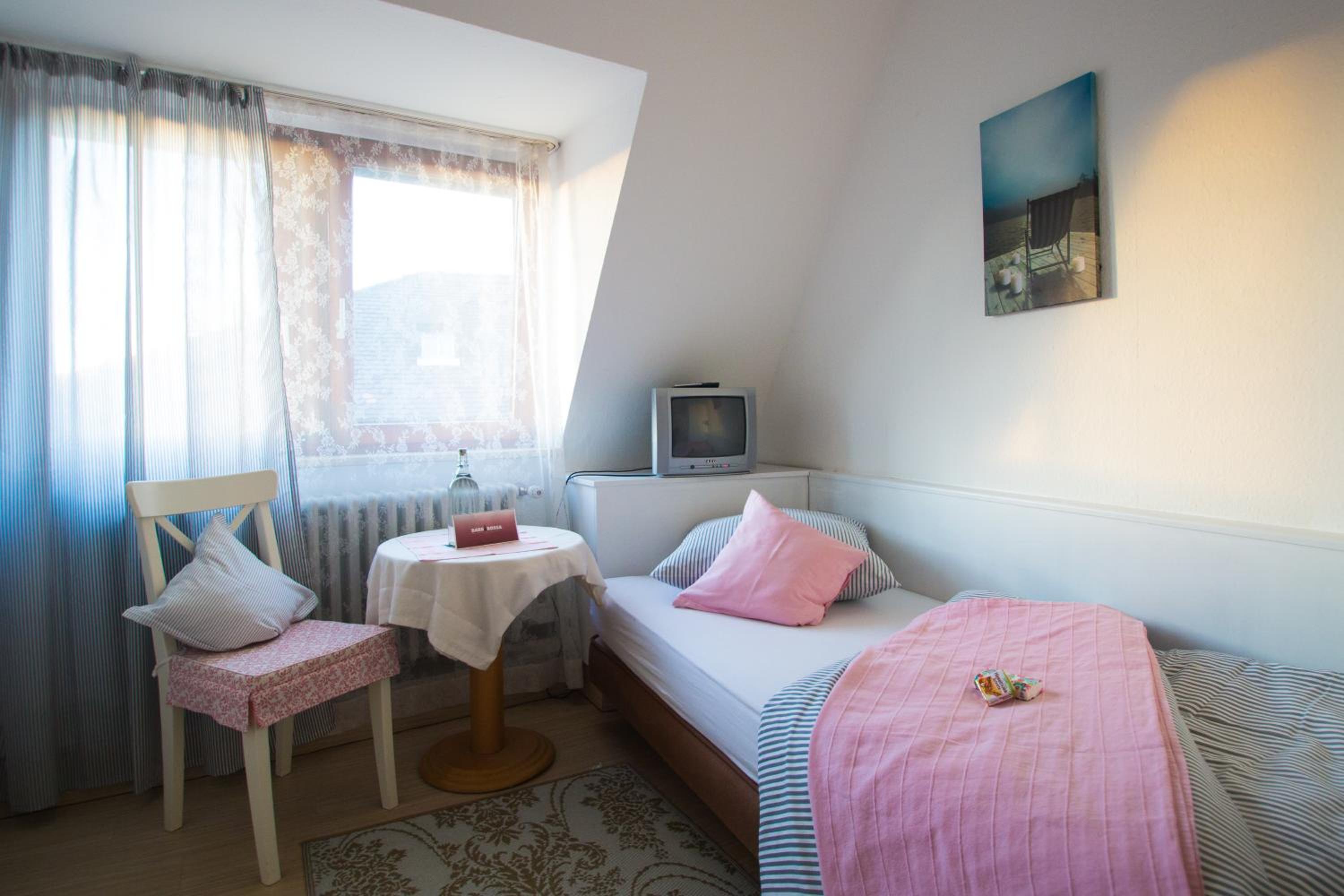 Single Room photo 3