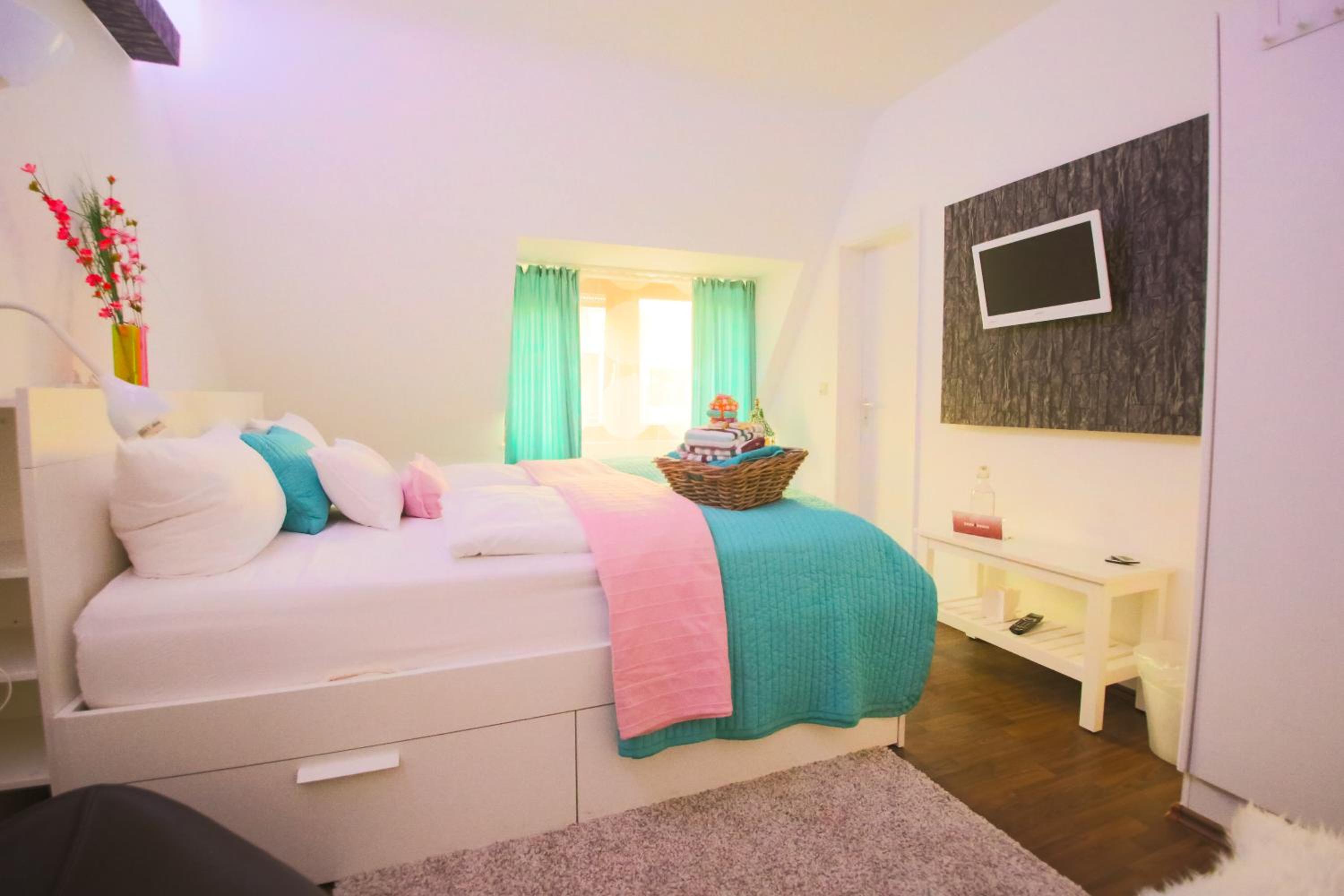 Double Room - Photo 2