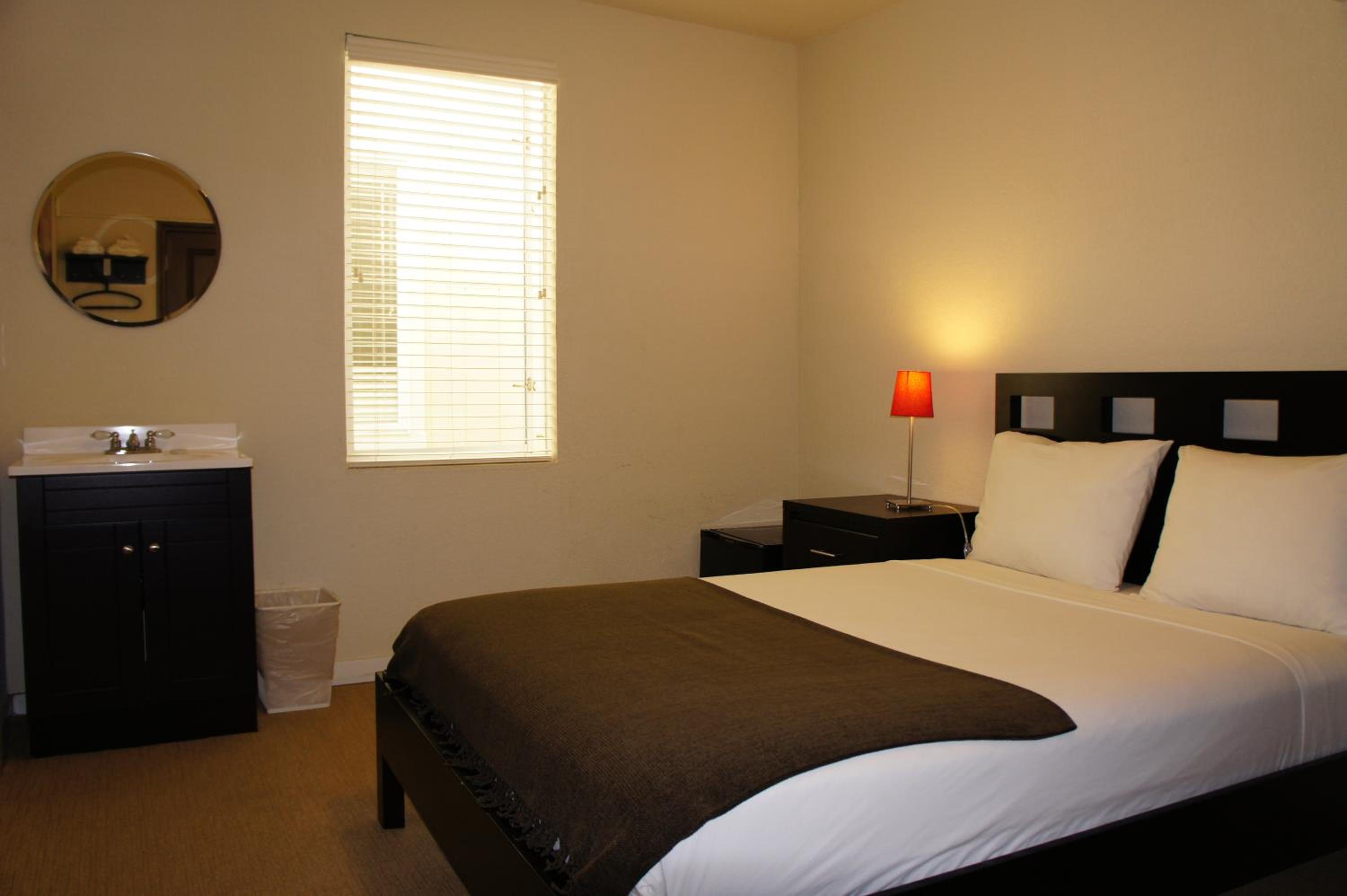 Standard Queen Room With Shared Bathroom photo 1