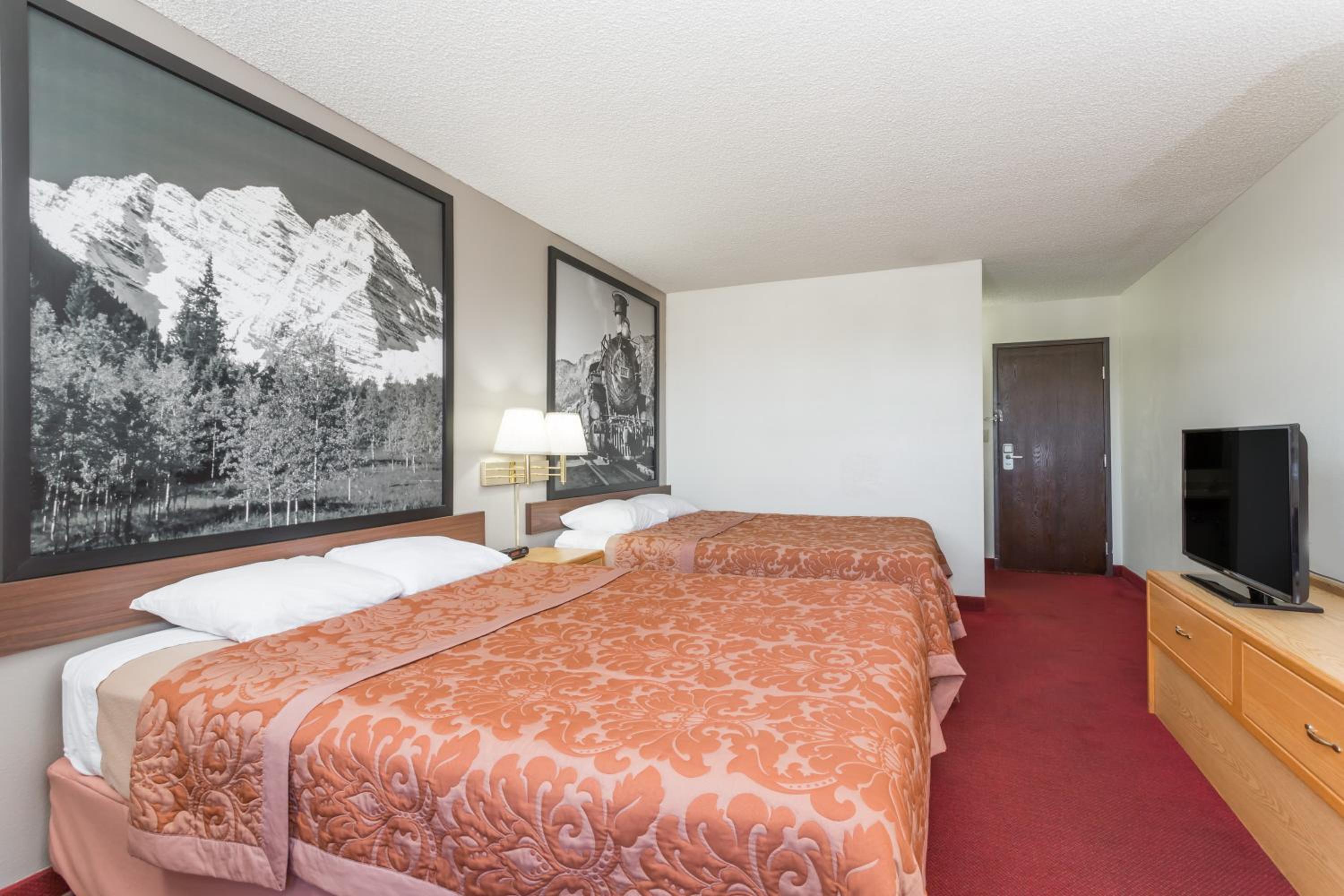 Queen Room with Two Queen Beds - Non-Smoking - Photo 1
