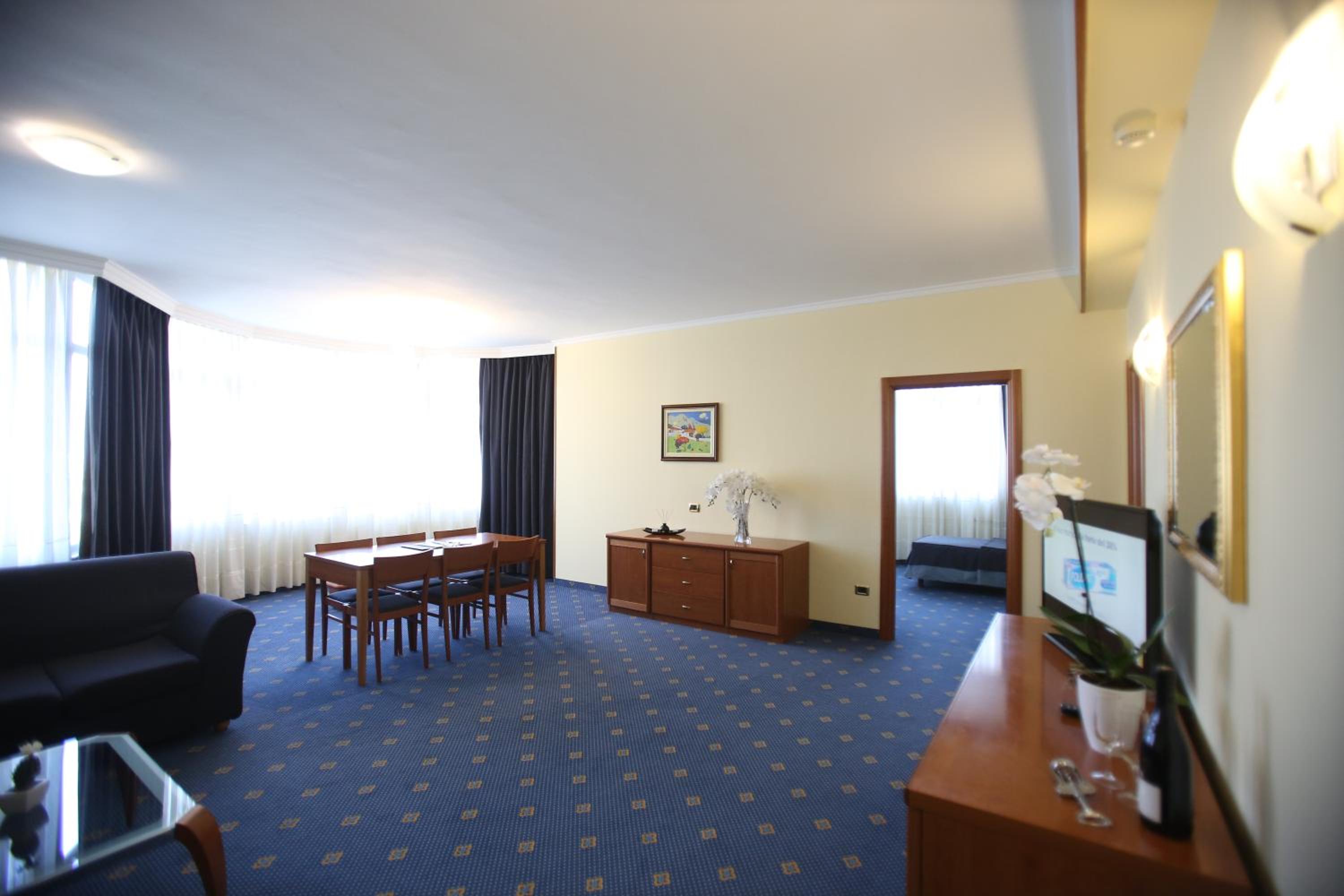 Two-Bedroom Apartment with Pool View photo 1