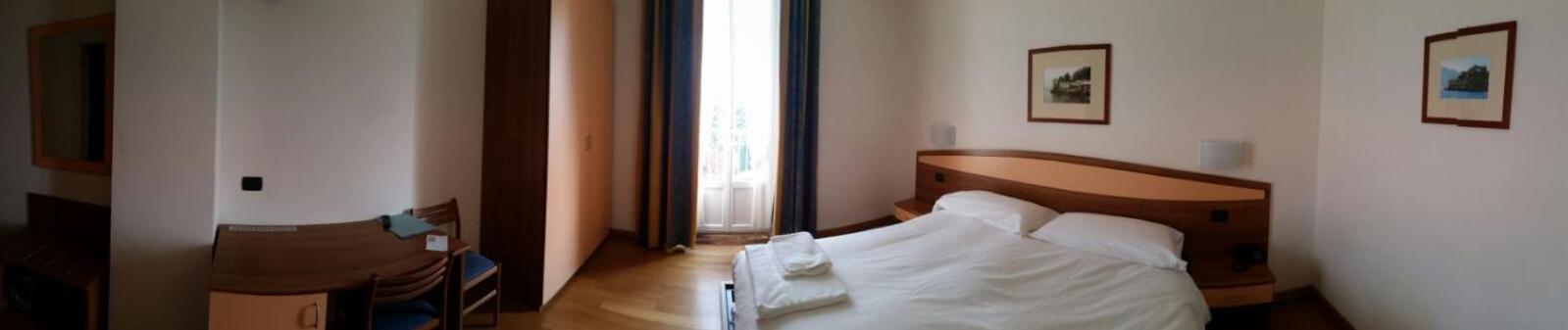 Double or Twin Room with Lake View - Photo 19