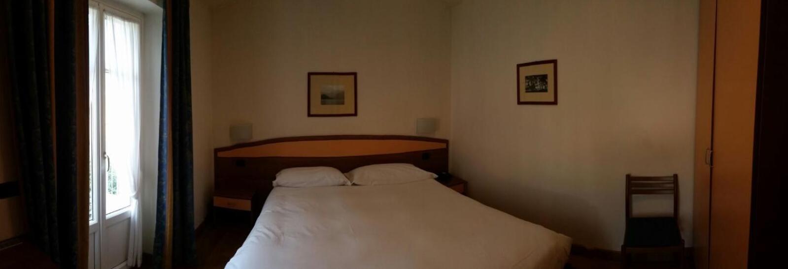 Double or Twin Room with Lake View - Photo 18