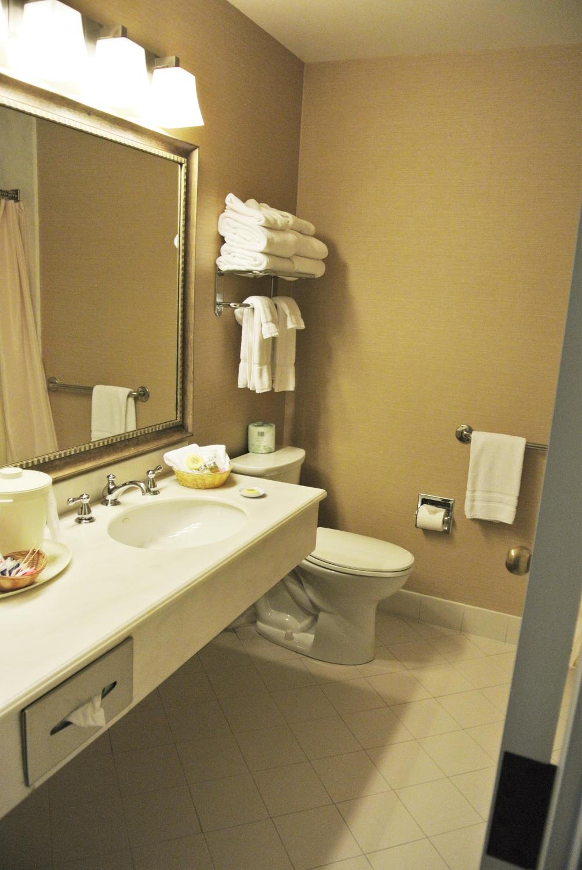 One-Bedroom Suite with Two Double Beds thumbnail 5