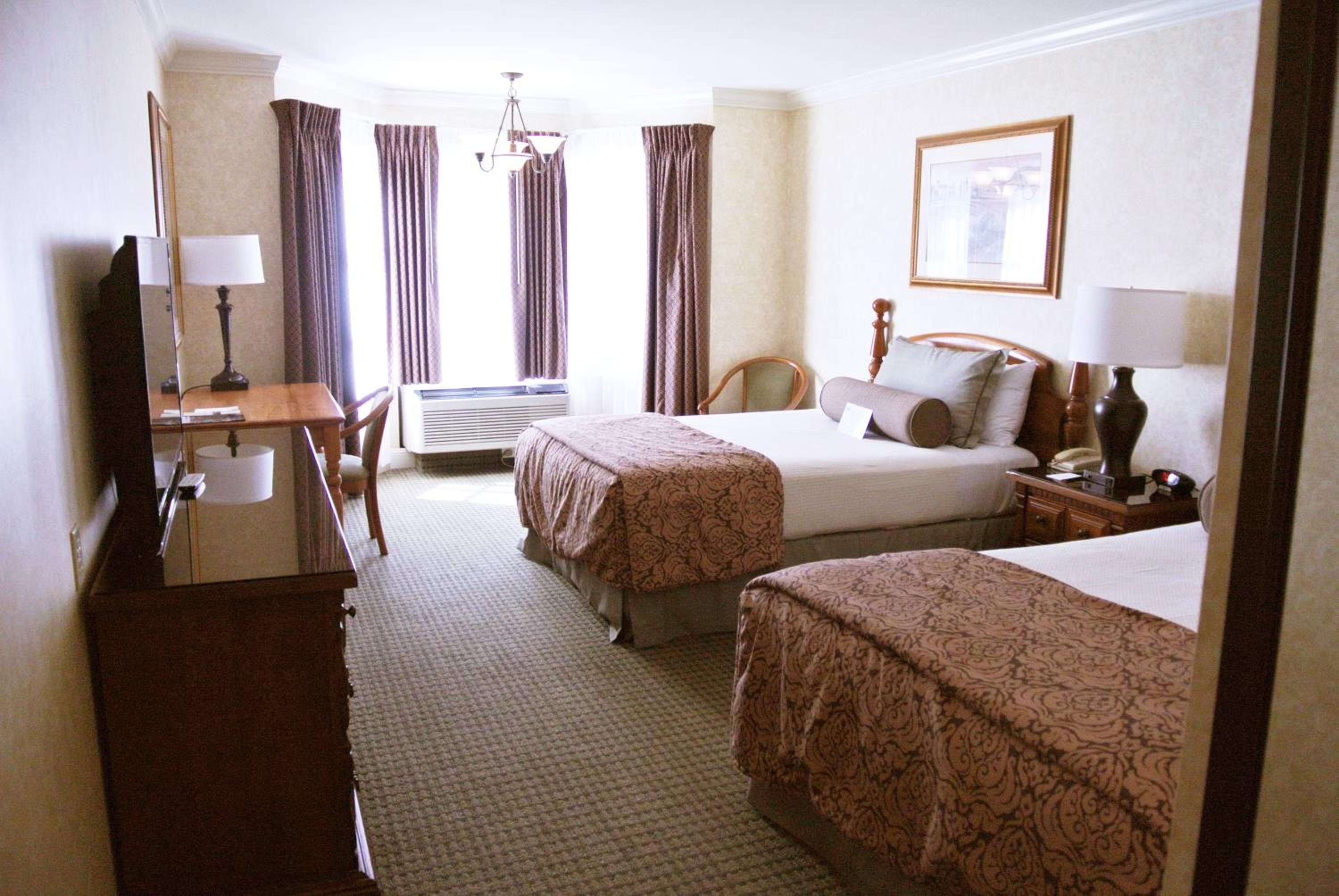 Deluxe Double Room with Two Double Beds thumbnail 5
