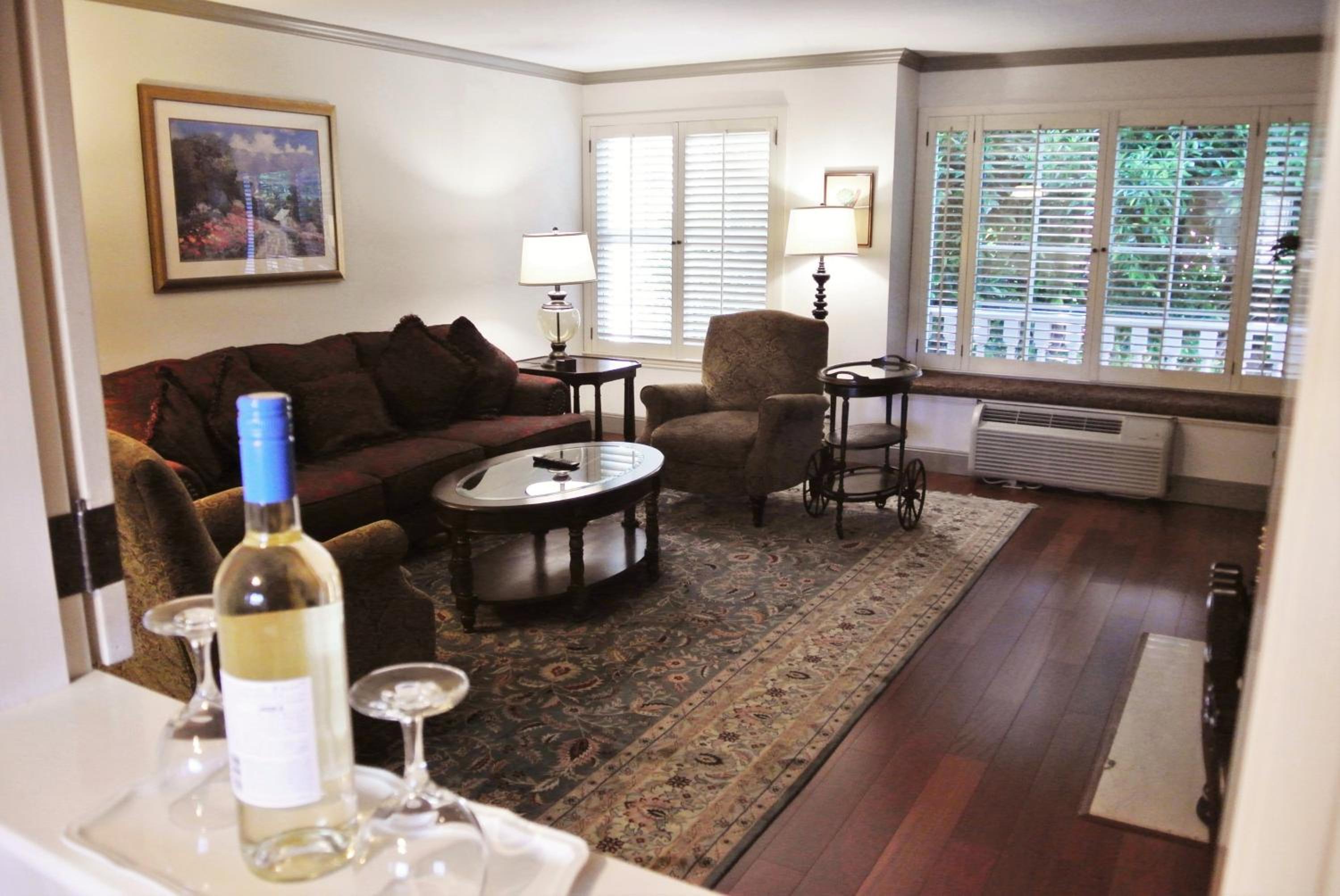 One-Bedroom Suite with King Bed