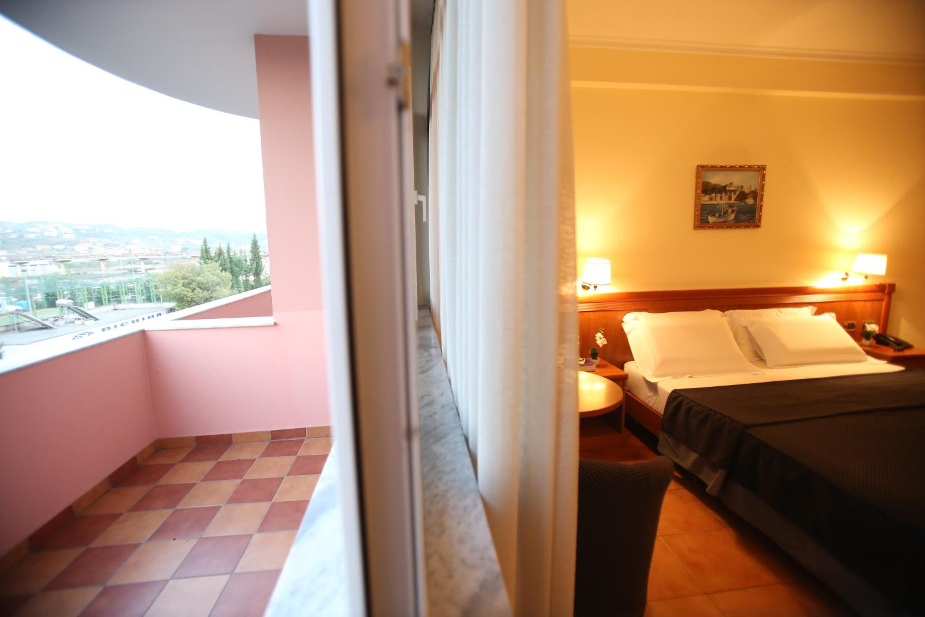 Double Room with Balcony photo 3