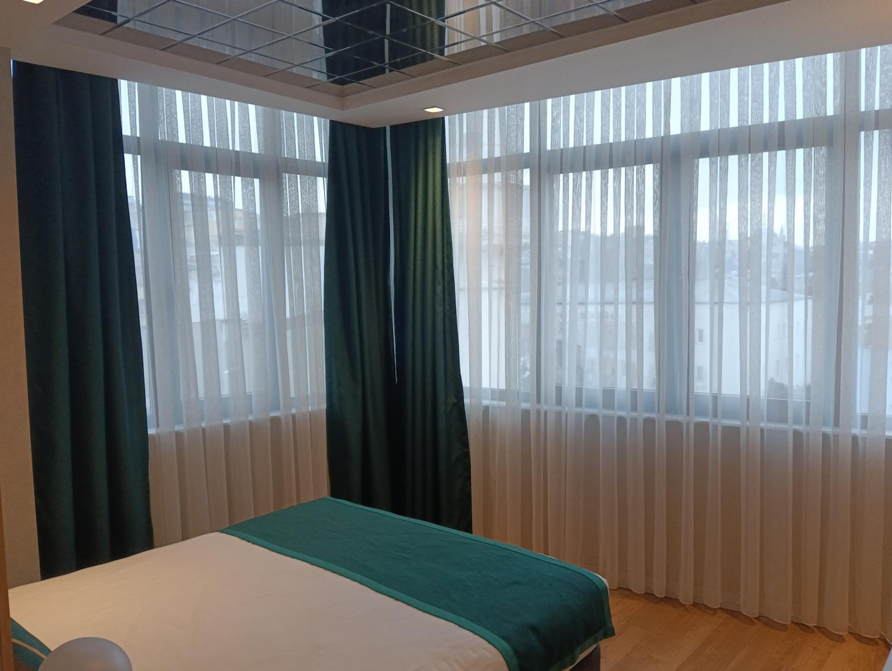 Panoramic Istanbul Room with partial sea view photo 2