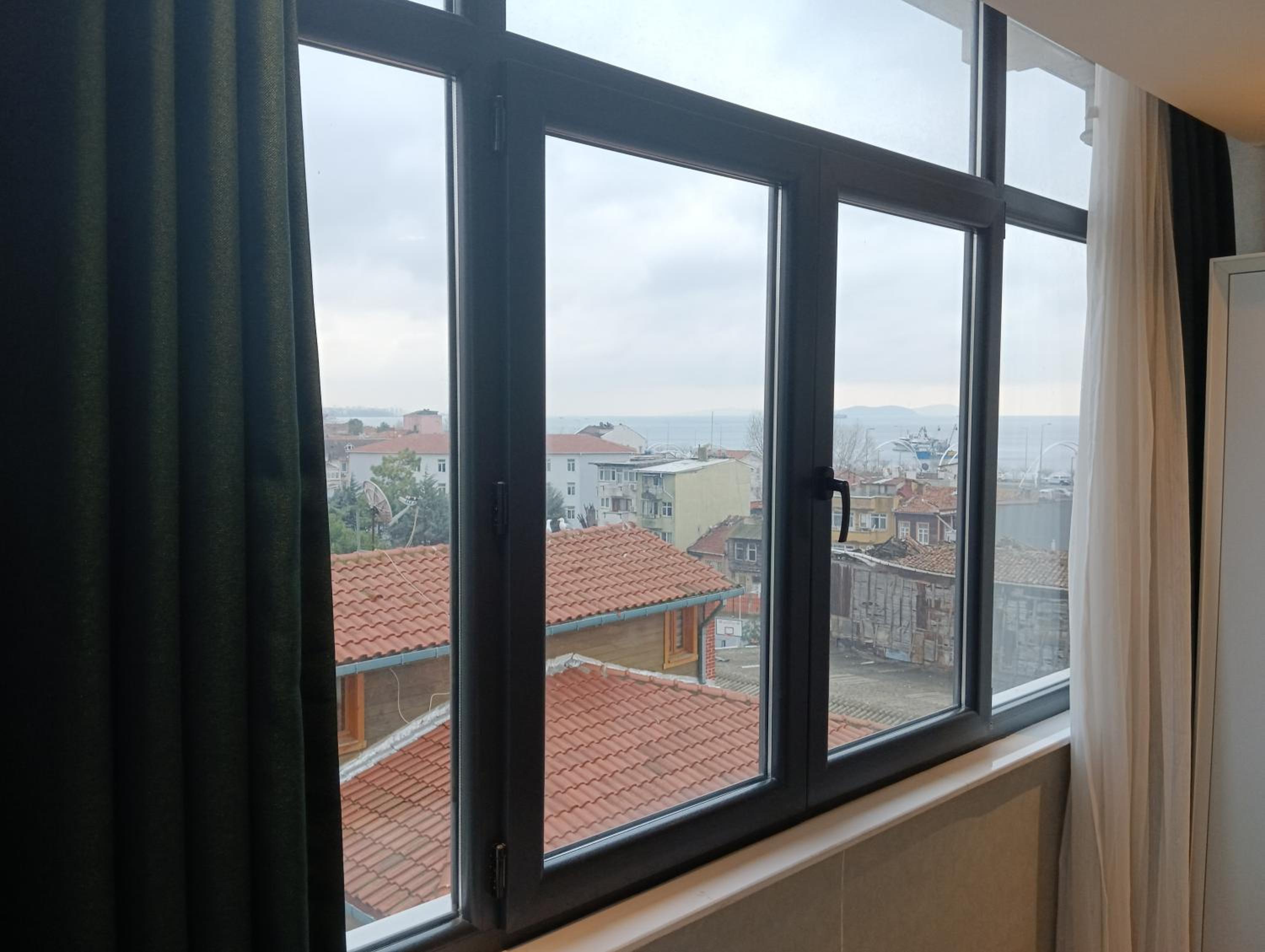 Panoramic Istanbul Room with partial sea view photo 3