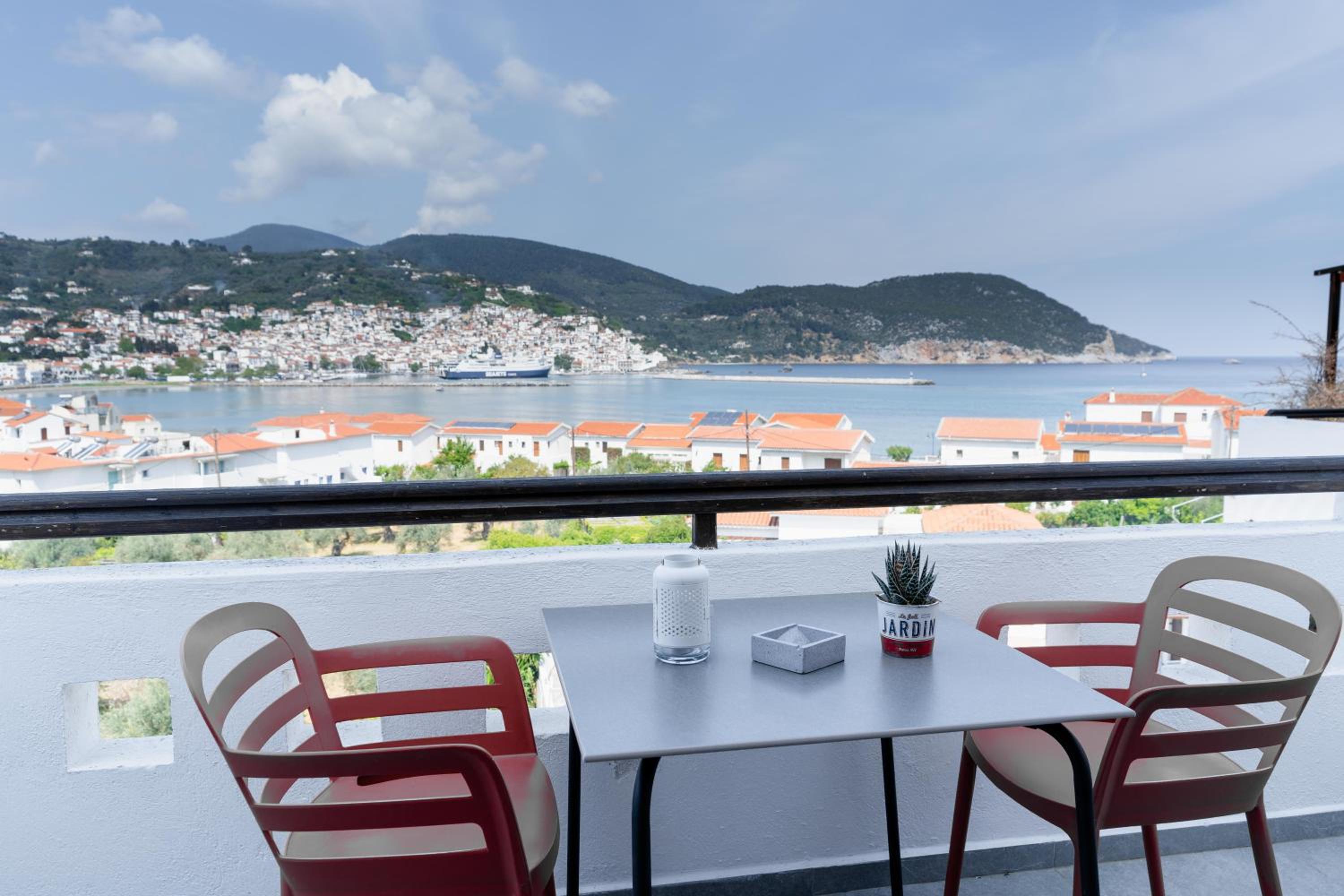 Deluxe Suite with Sea View