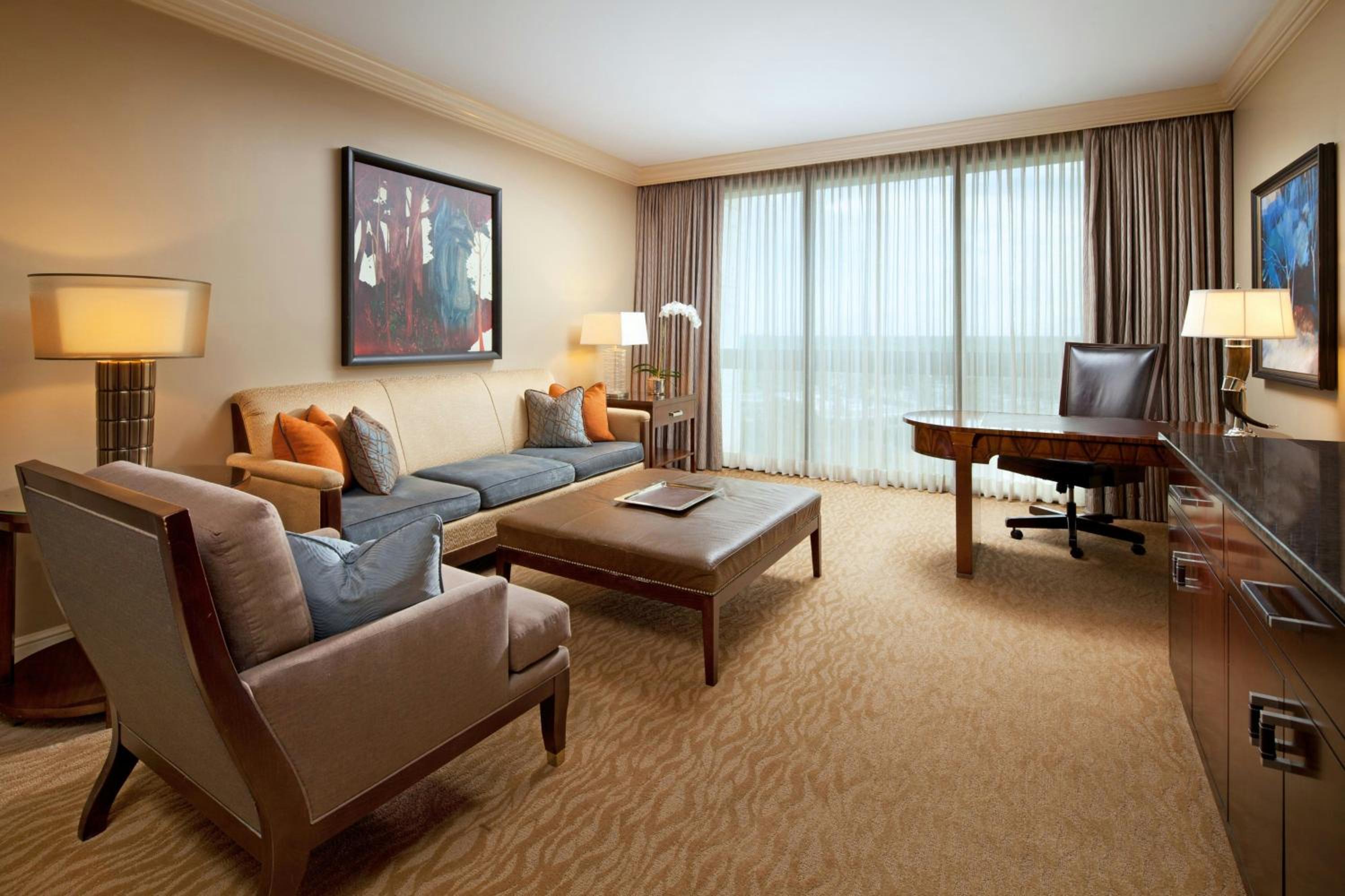 One-Bedroom Corner Astor Suite with King Bed - Photo 1