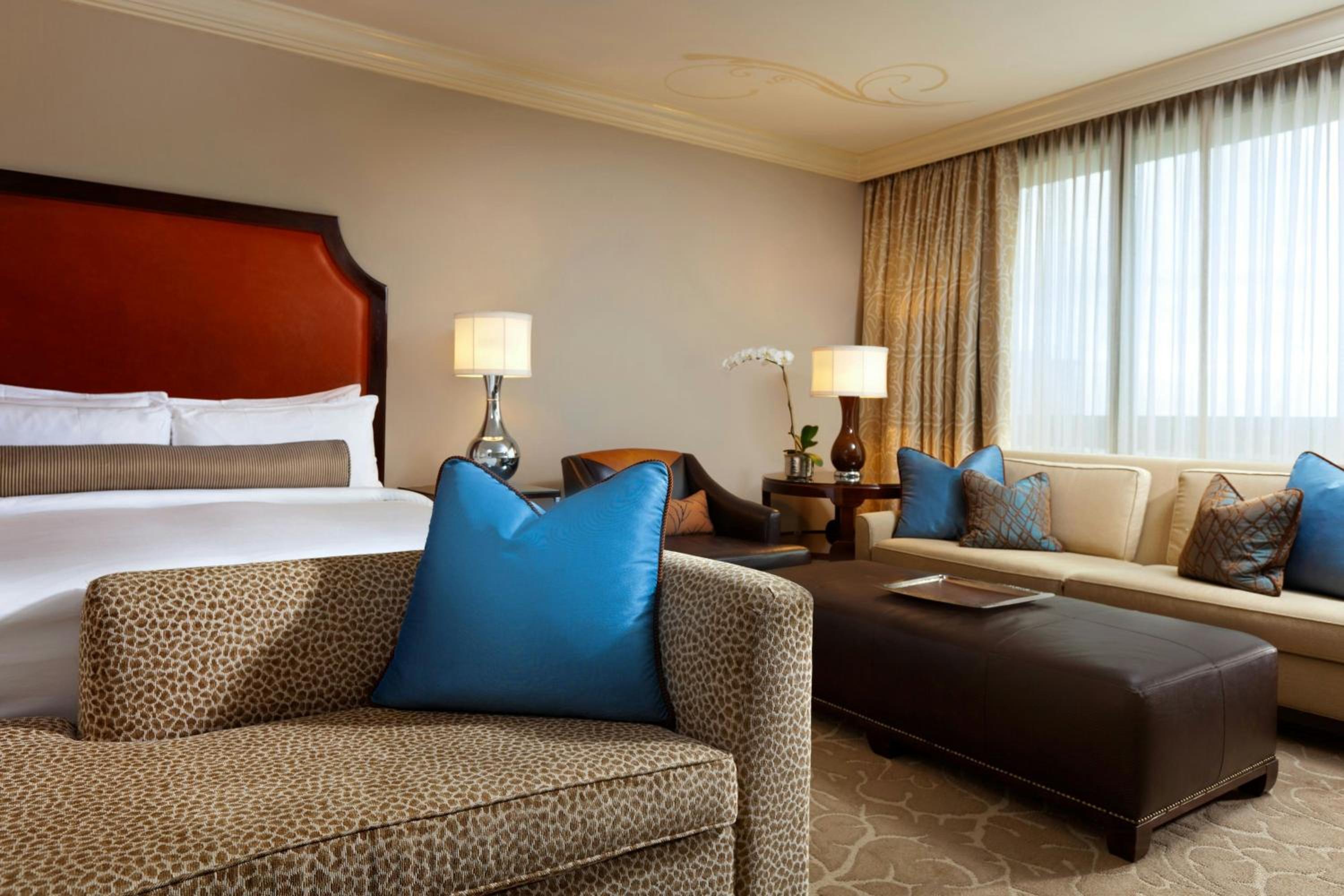Corner Grand Lux King Room - Photo 2