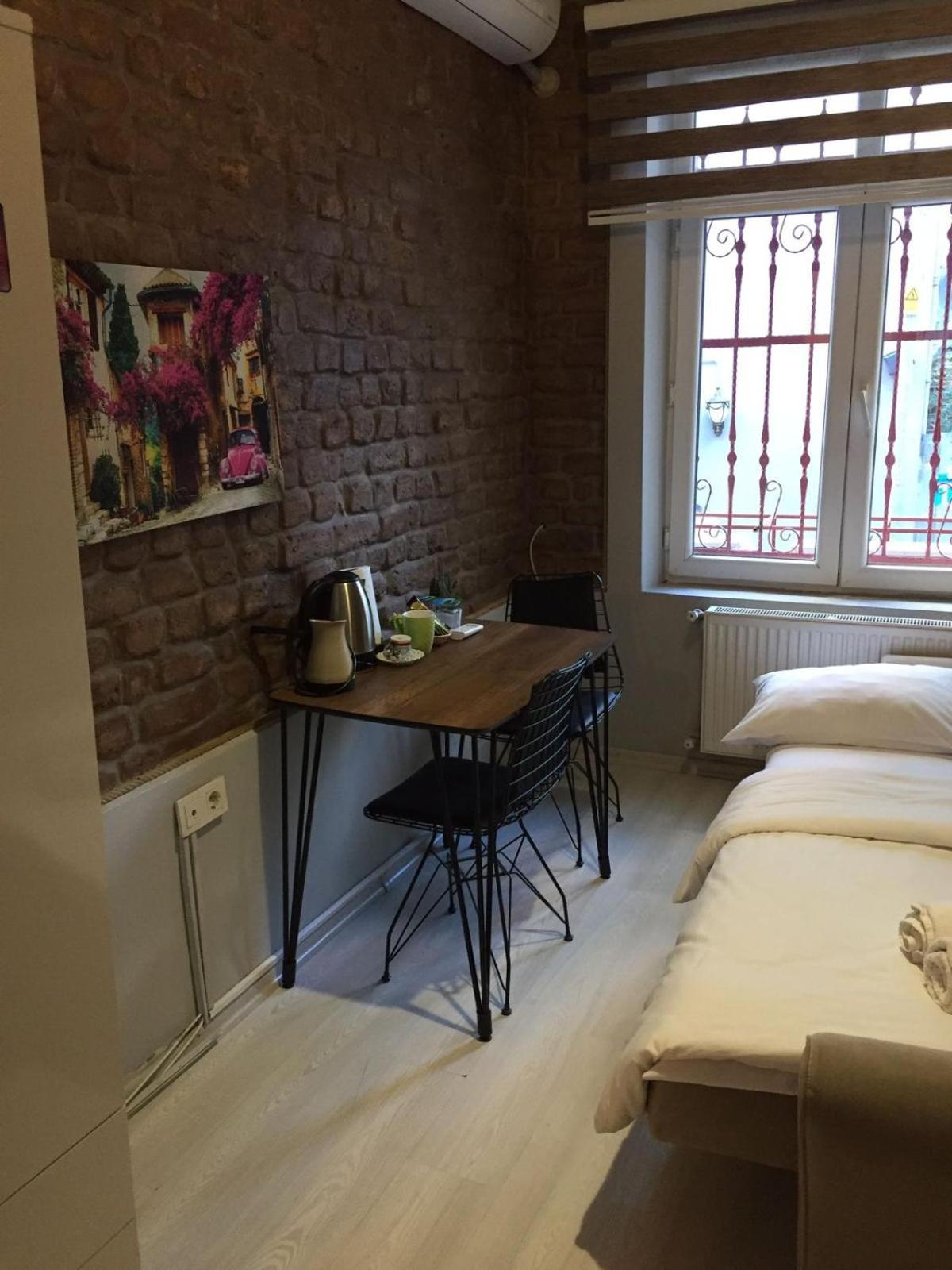 Small Single Room photo 3
