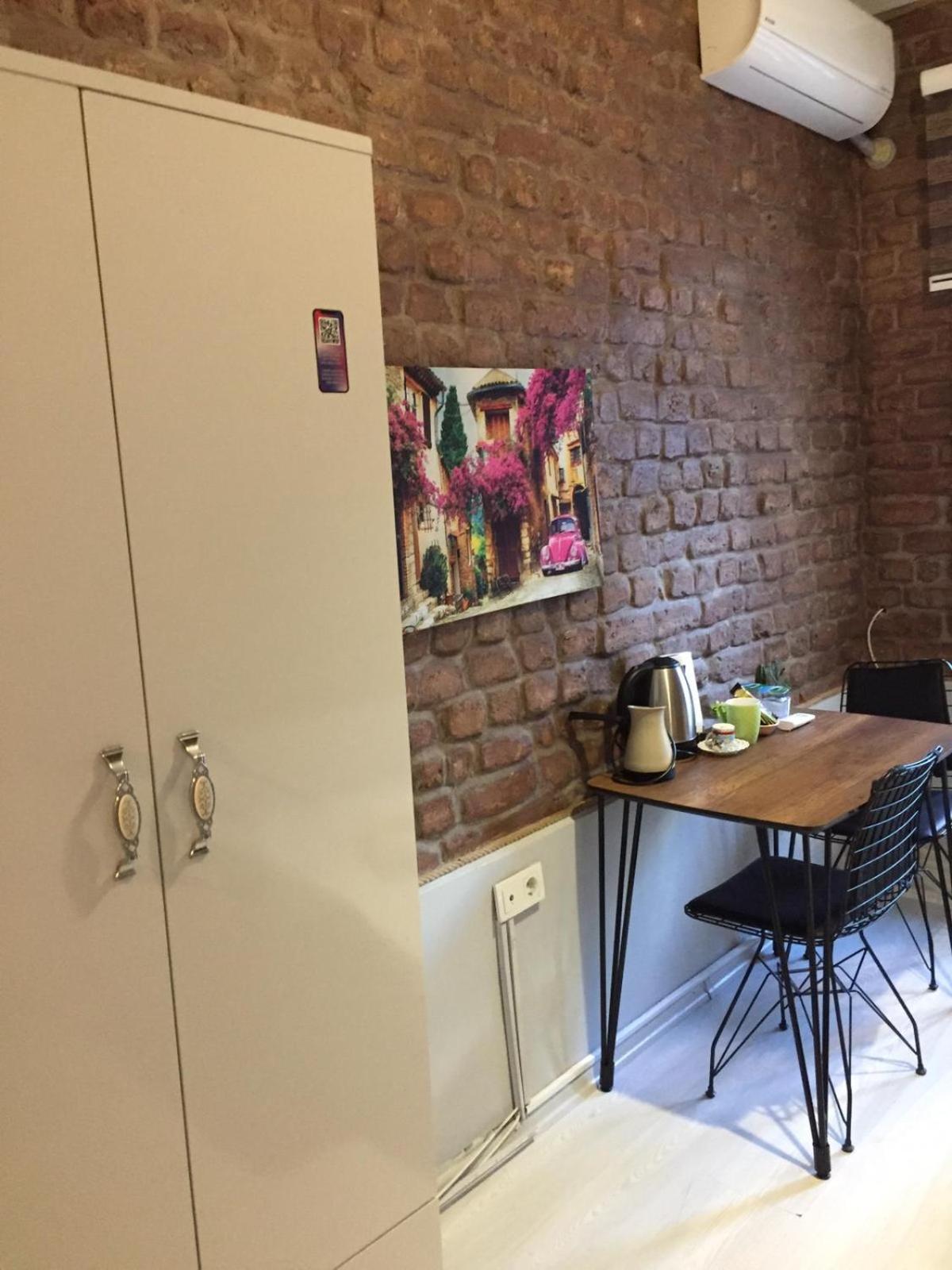 Small Single Room photo 2