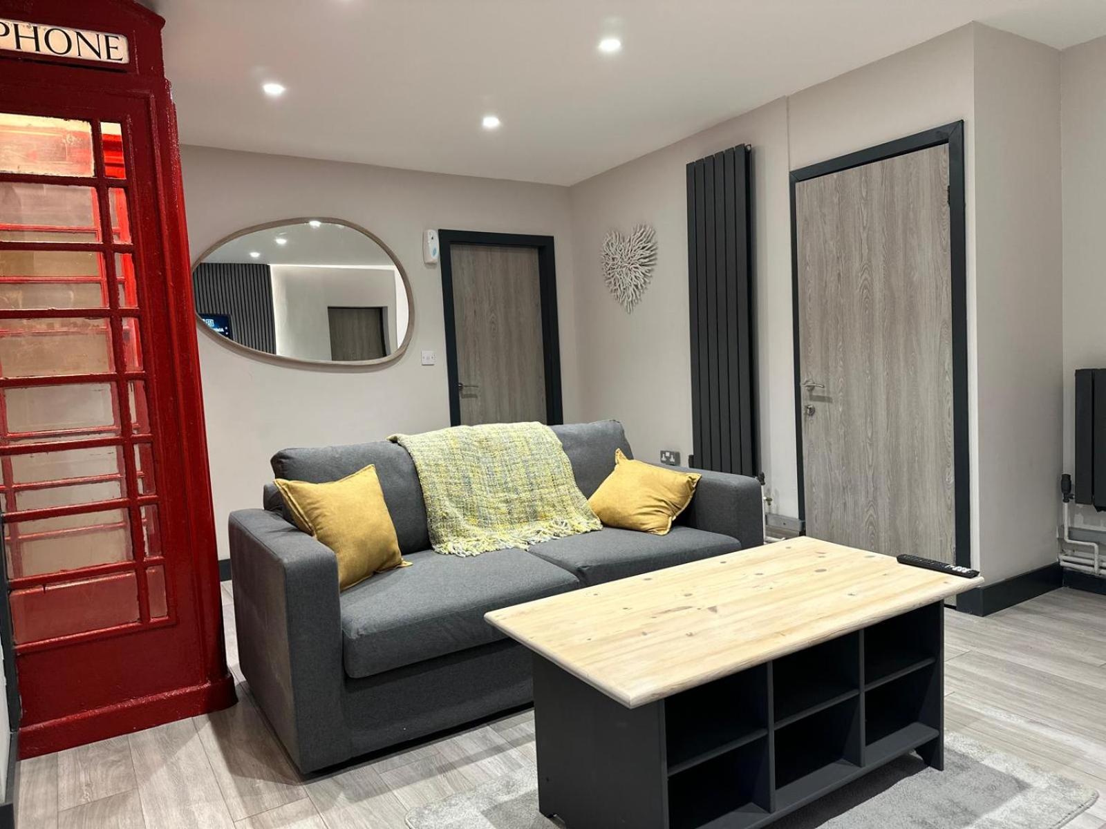 Deluxe One-Bedroom Apartment