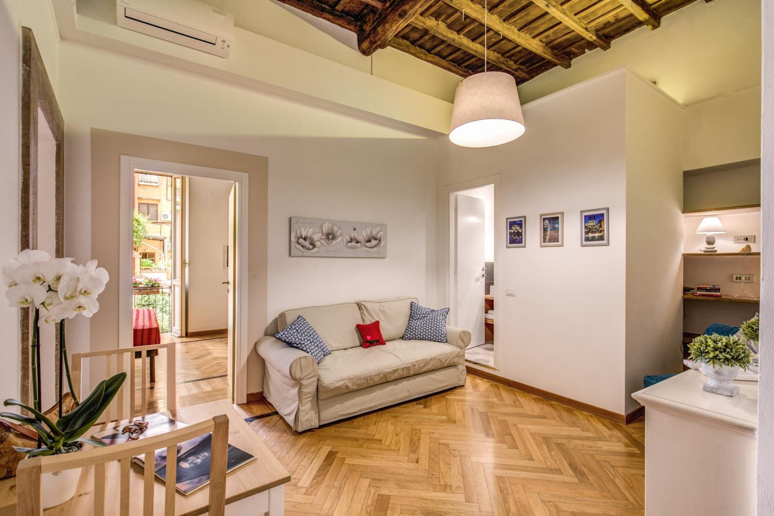 Deluxe Three-Bedroom Apartment with Terrace photo 1
