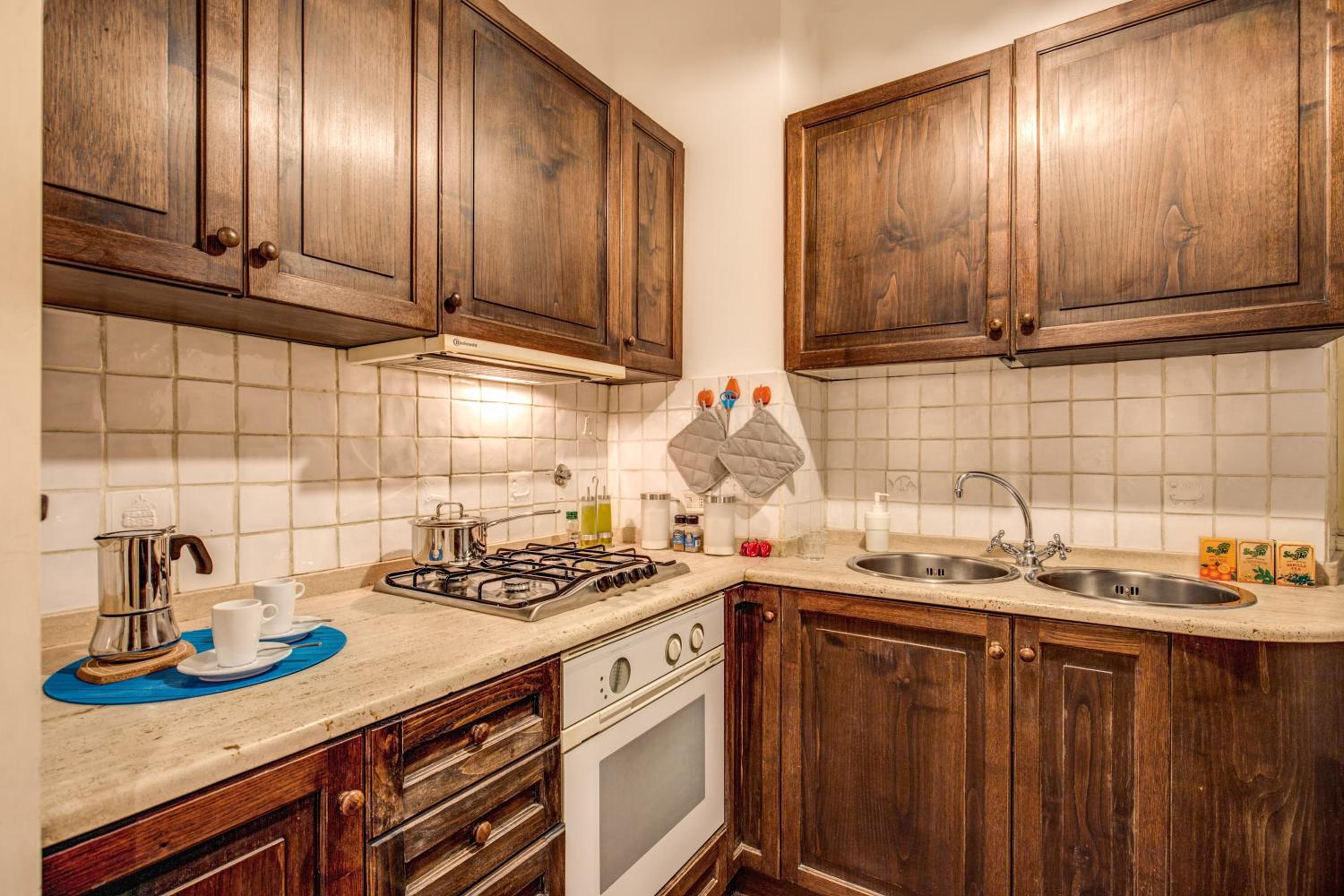 Deluxe Three-Bedroom Apartment with Terrace photo 2