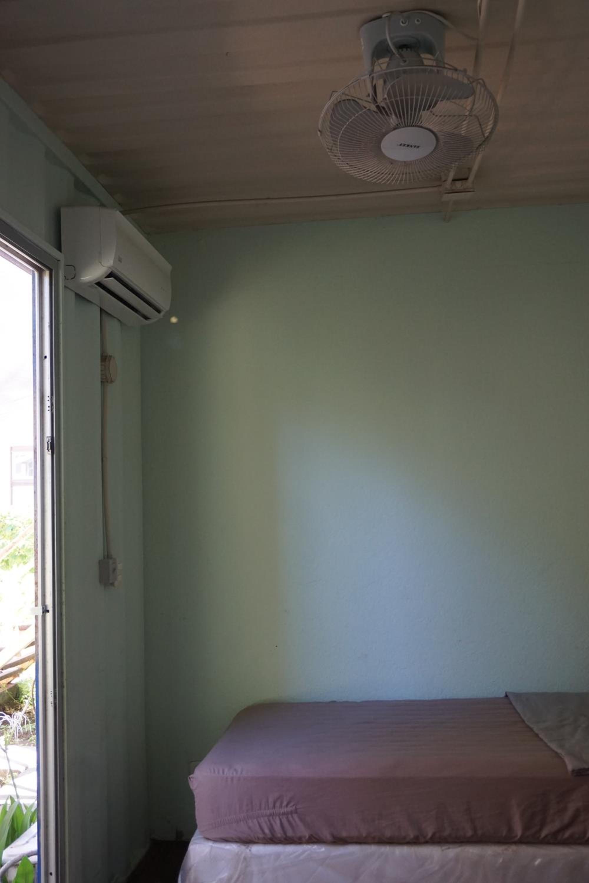Basic Triple Room with Shared Bathroom photo 3
