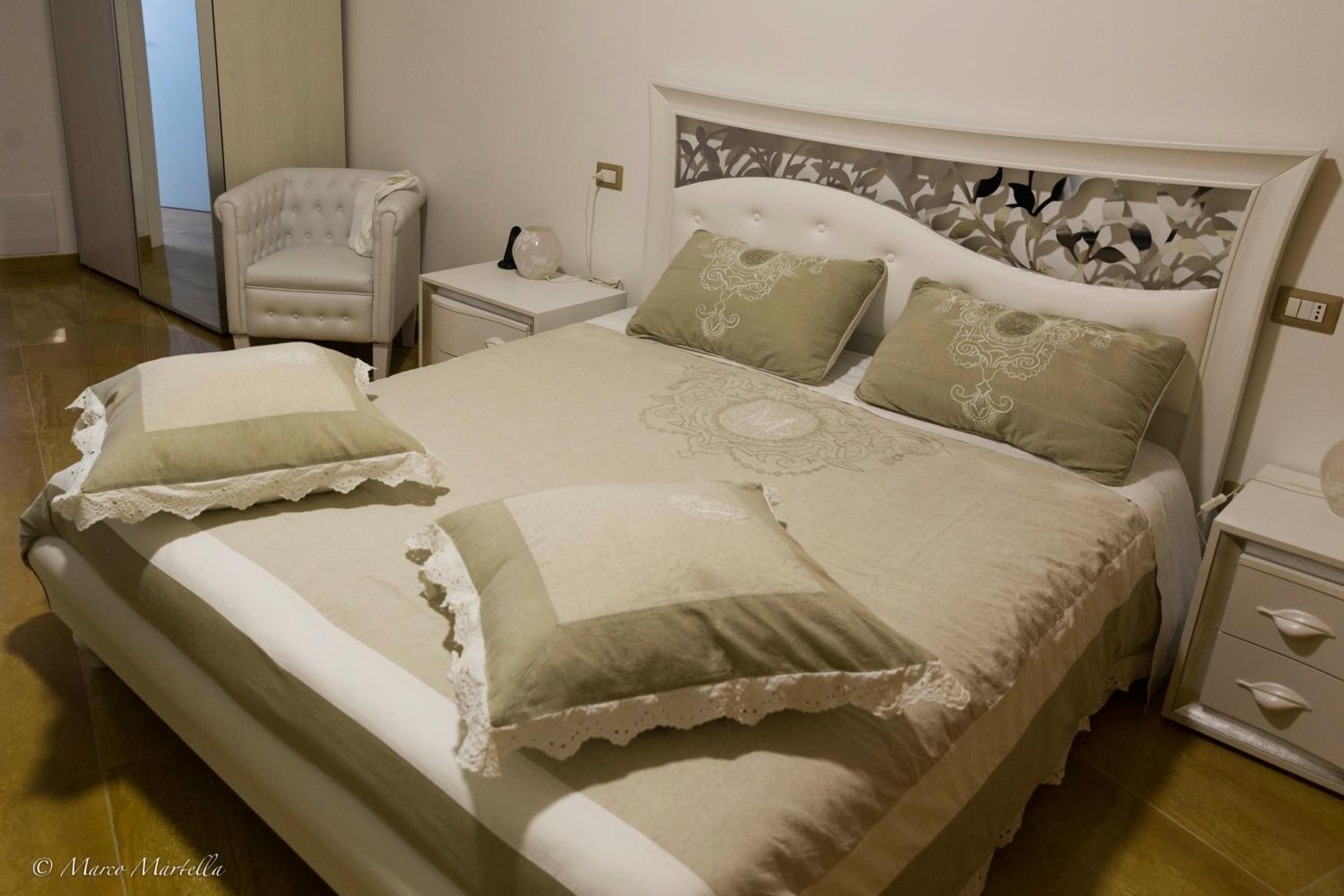 Queen Room with Balcony photo 1