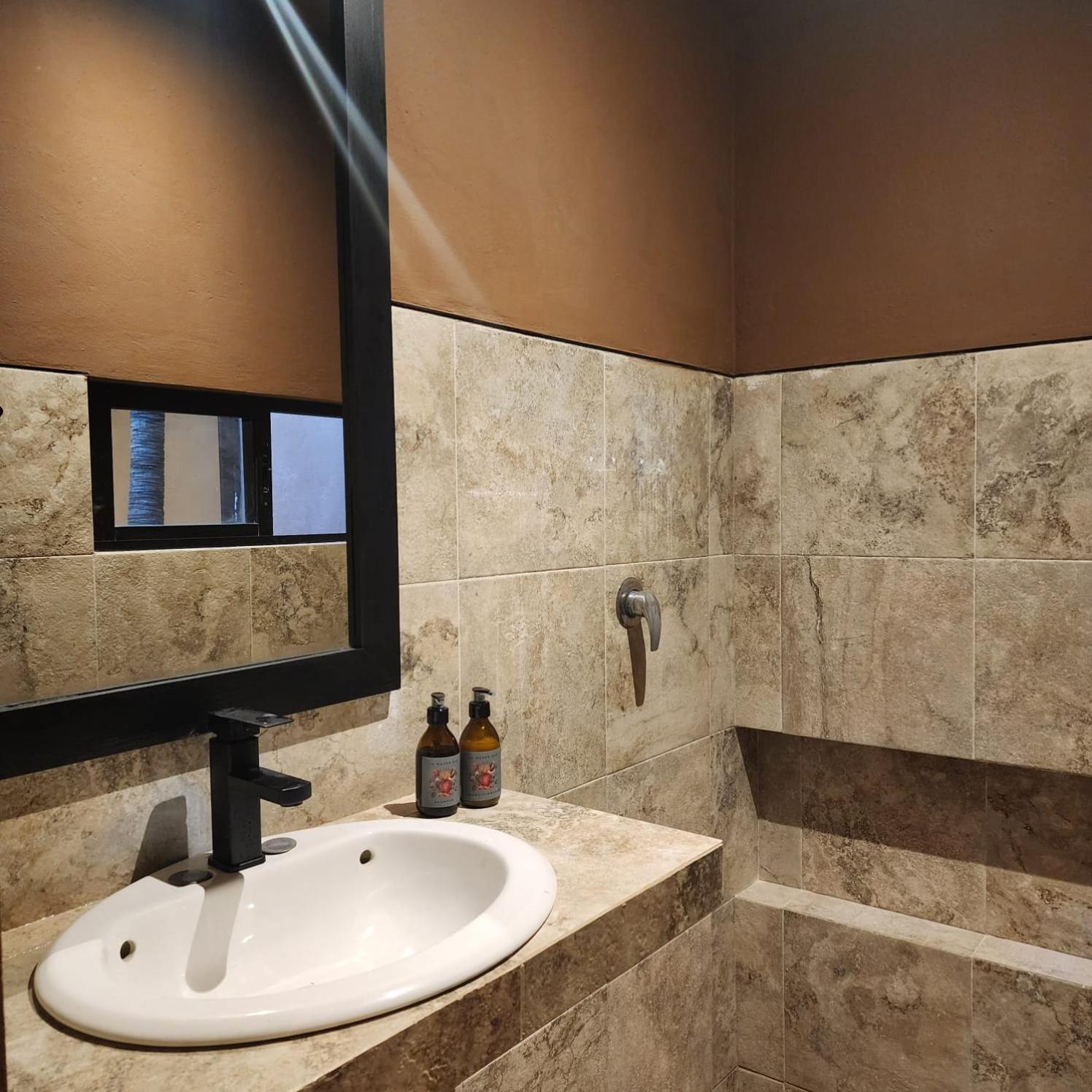 Queen Room with Spa Bath photo 2