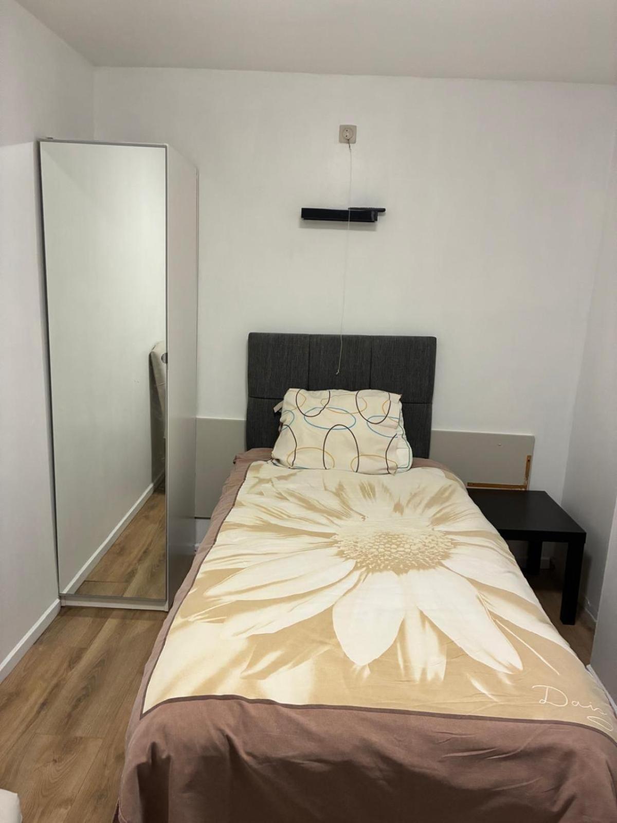 Single Room with Bath photo 1