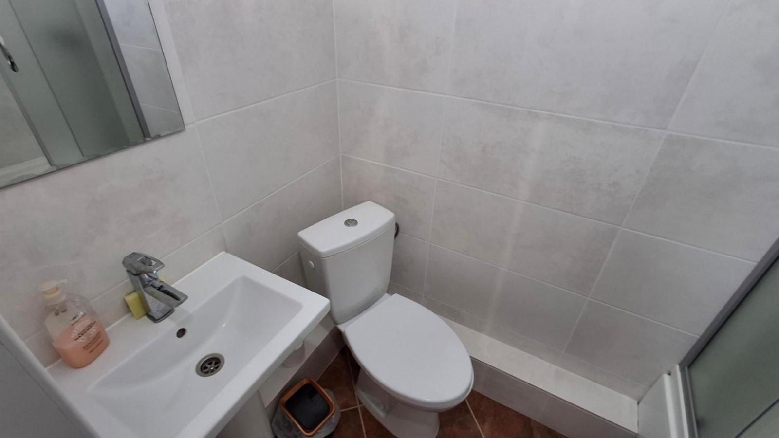 Twin Room with Shared Toilet photo 2