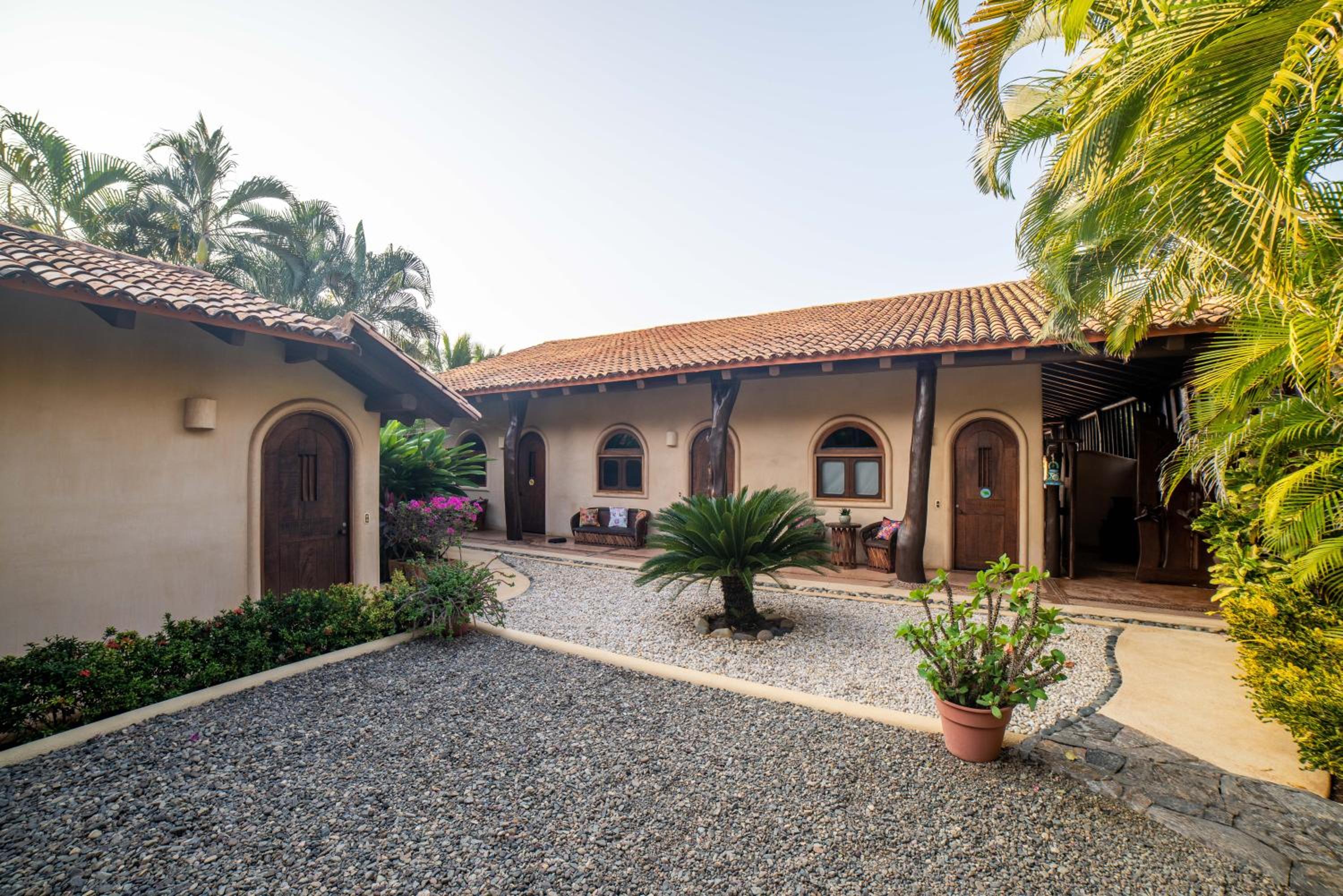 Three-Bedroom House - Photo 2