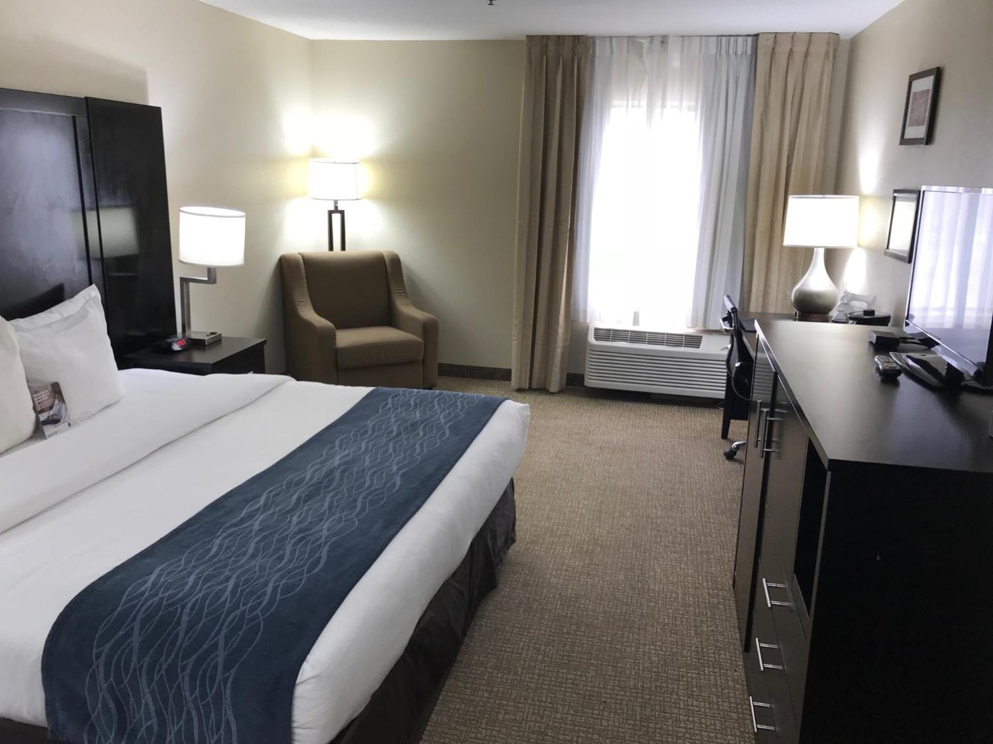 King Suite with Whirlpool - Non-smoking - Photo 4