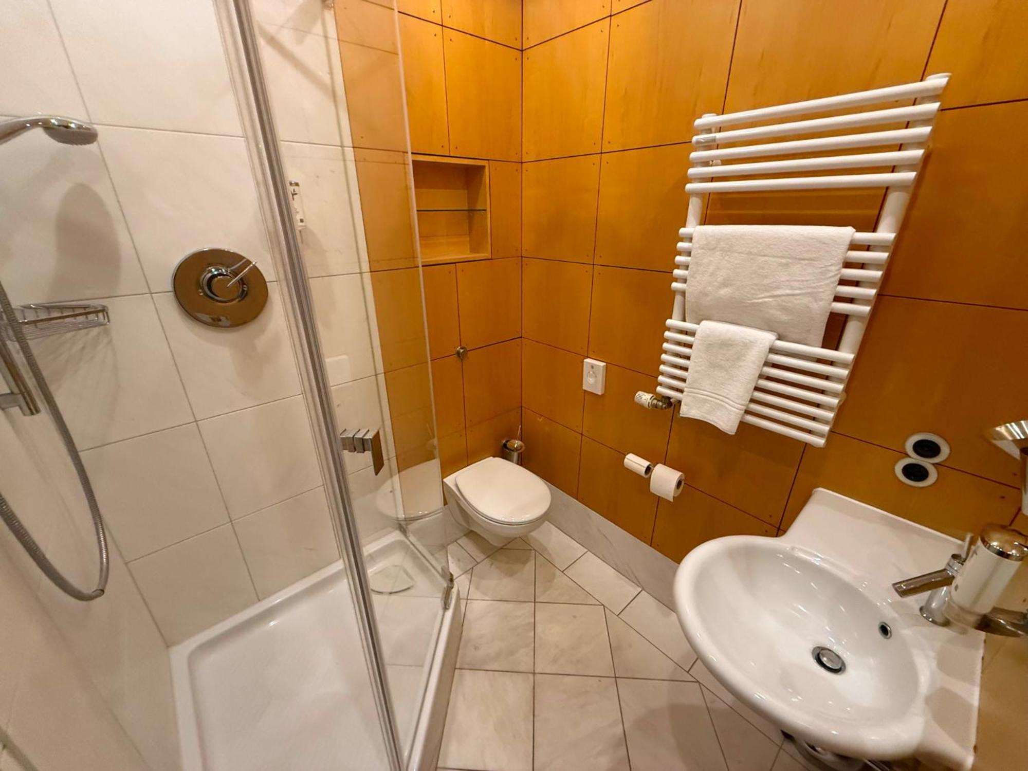 Single Room photo 3