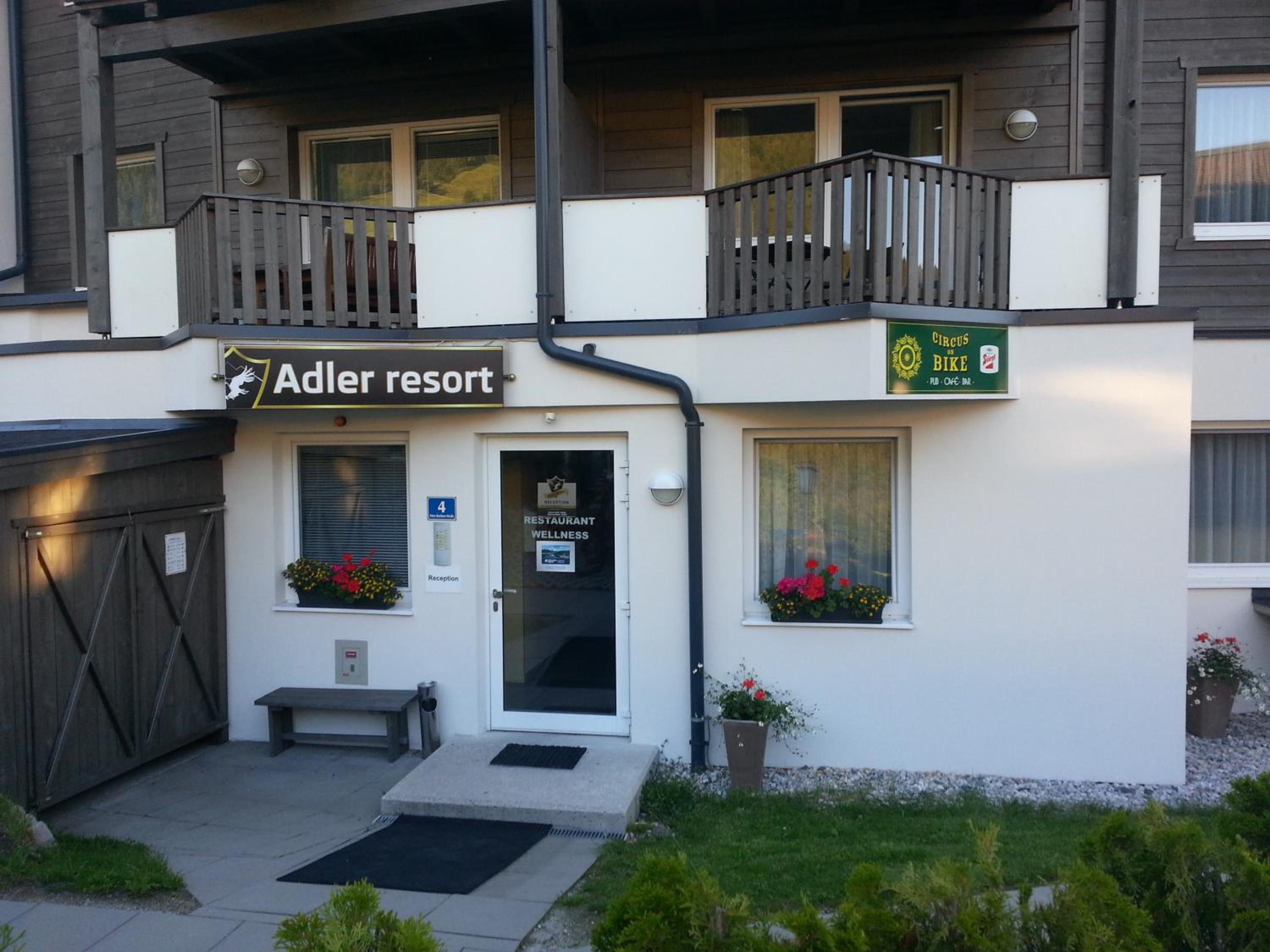 Three-Bedroom Apartment with Two Balconies photo 3