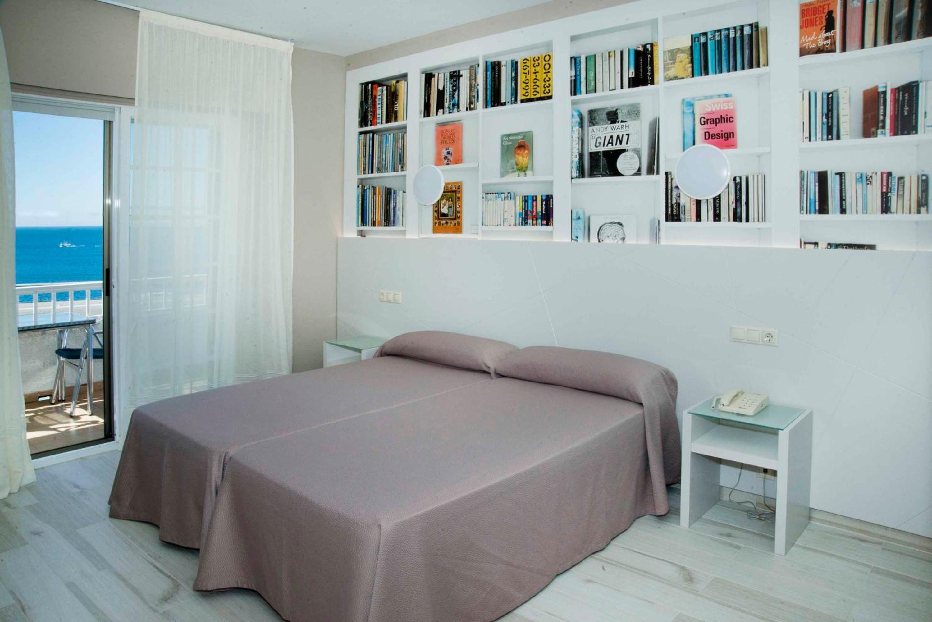 Double Room with Extra Bed (2 Adults + 1 Child) photo 2