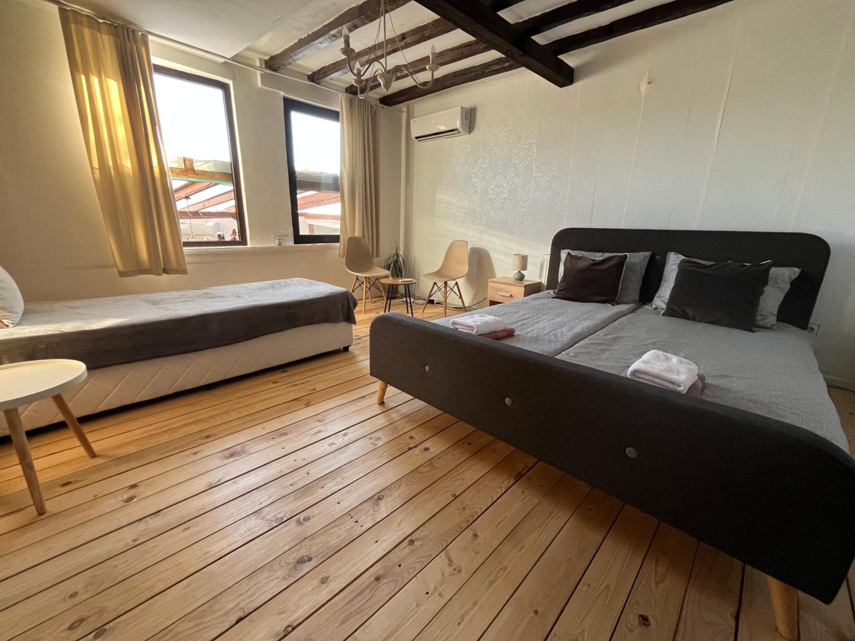 Deluxe Double Room (2 Adults + 1 Child) photo 3