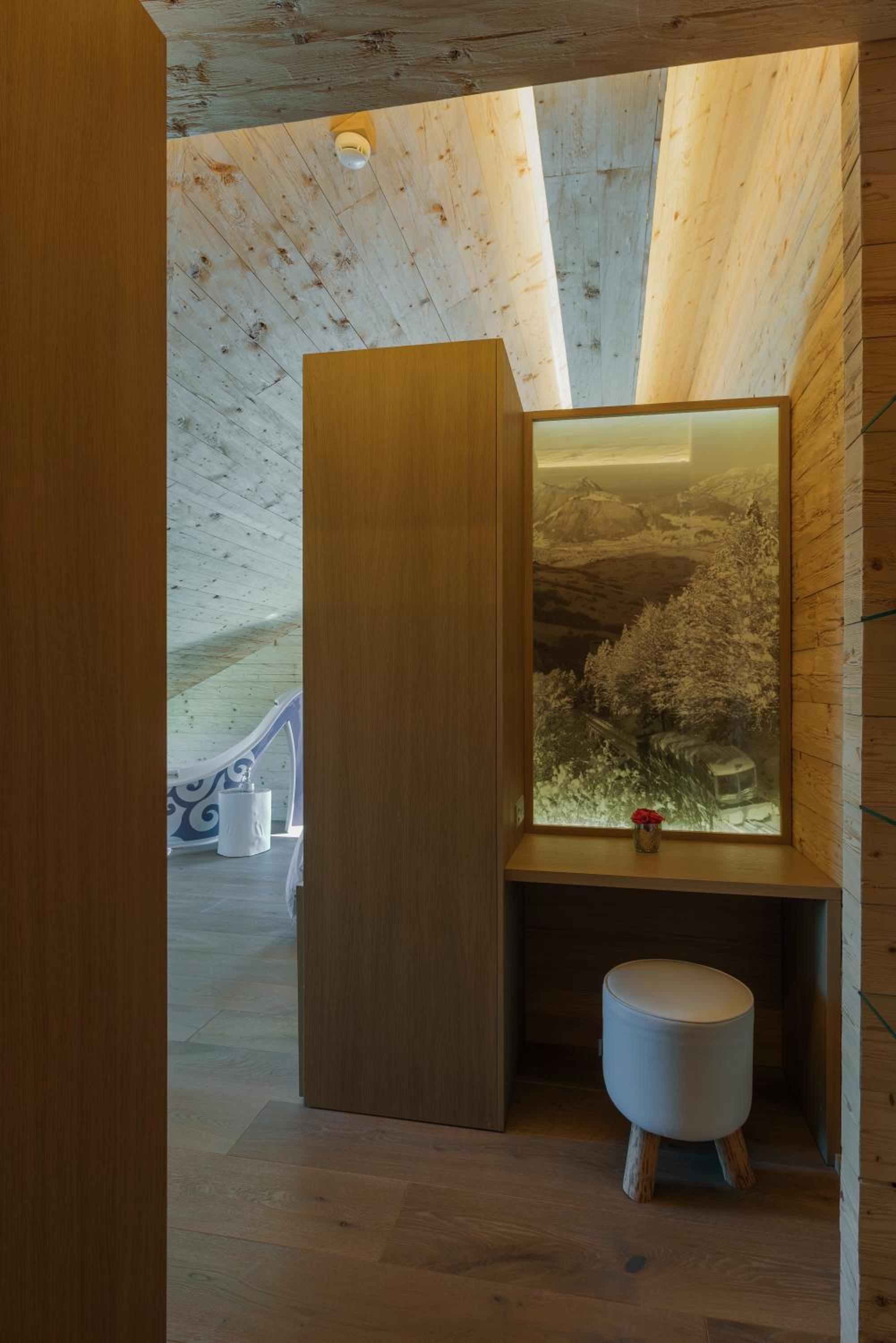 Suite with Balcony - Photo 4