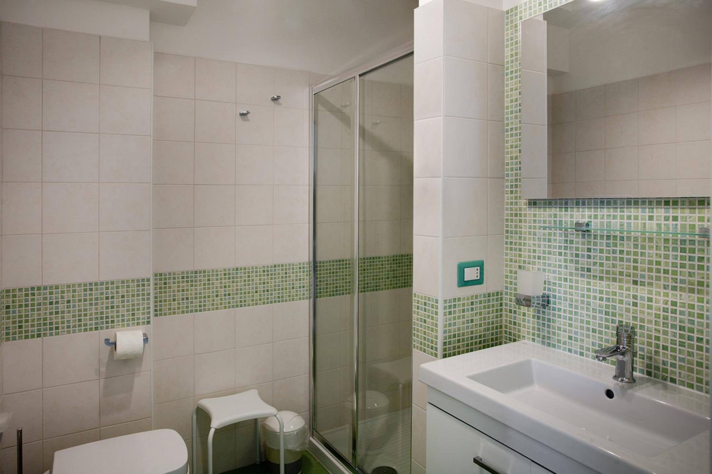 Double or Twin Room with Sea View - Photo 11
