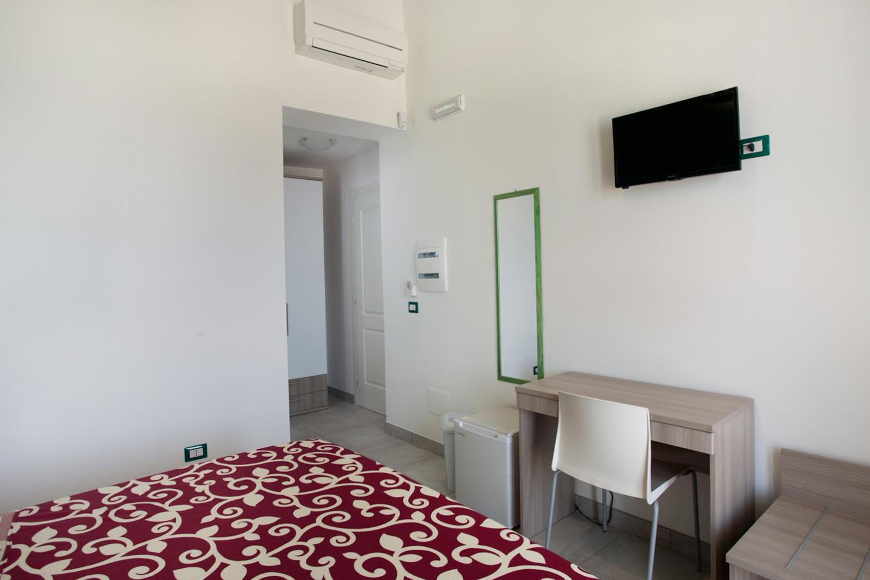Double or Twin Room with Sea View - Photo 1