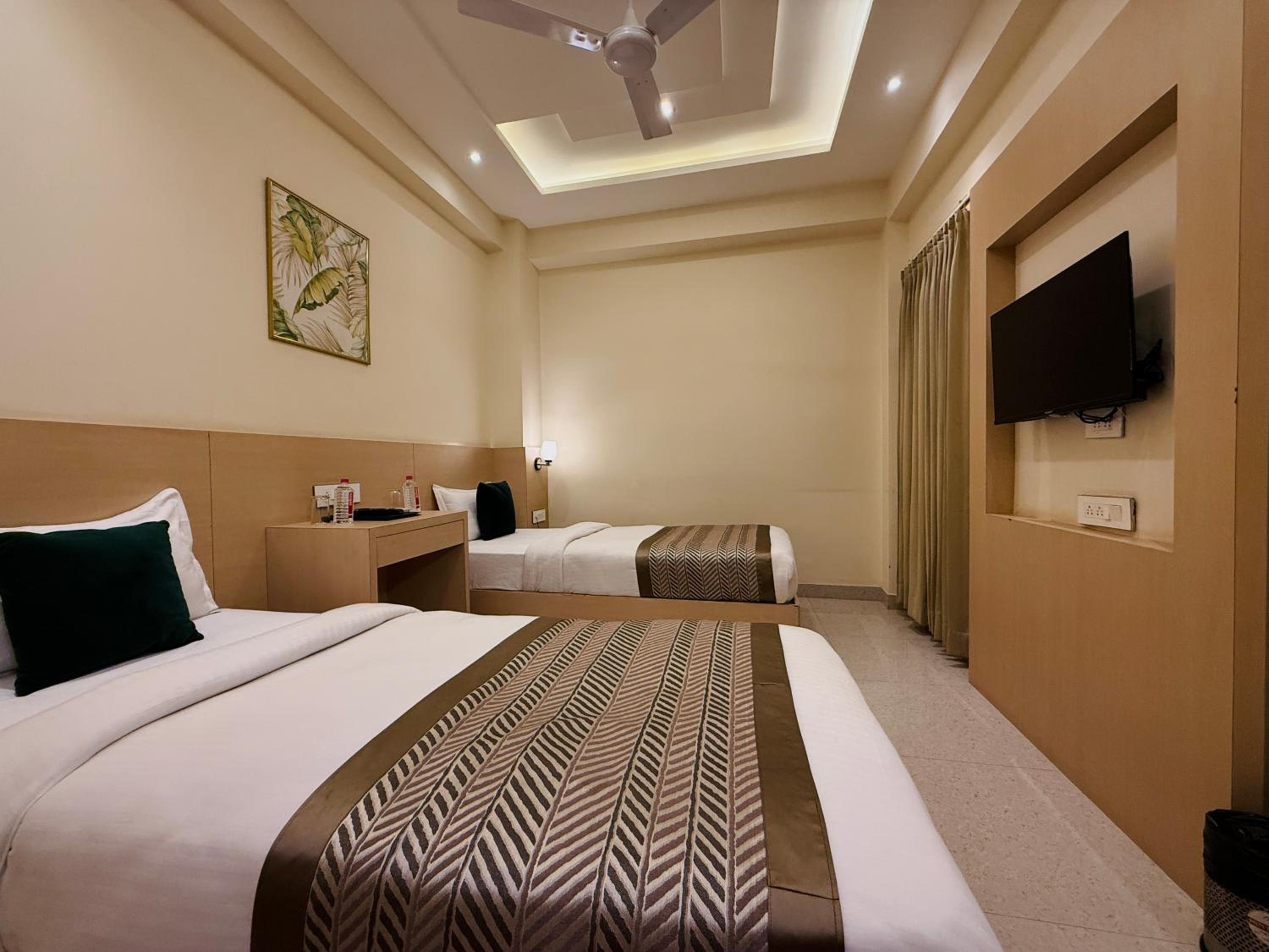 Deluxe Twin Room - Photo 2