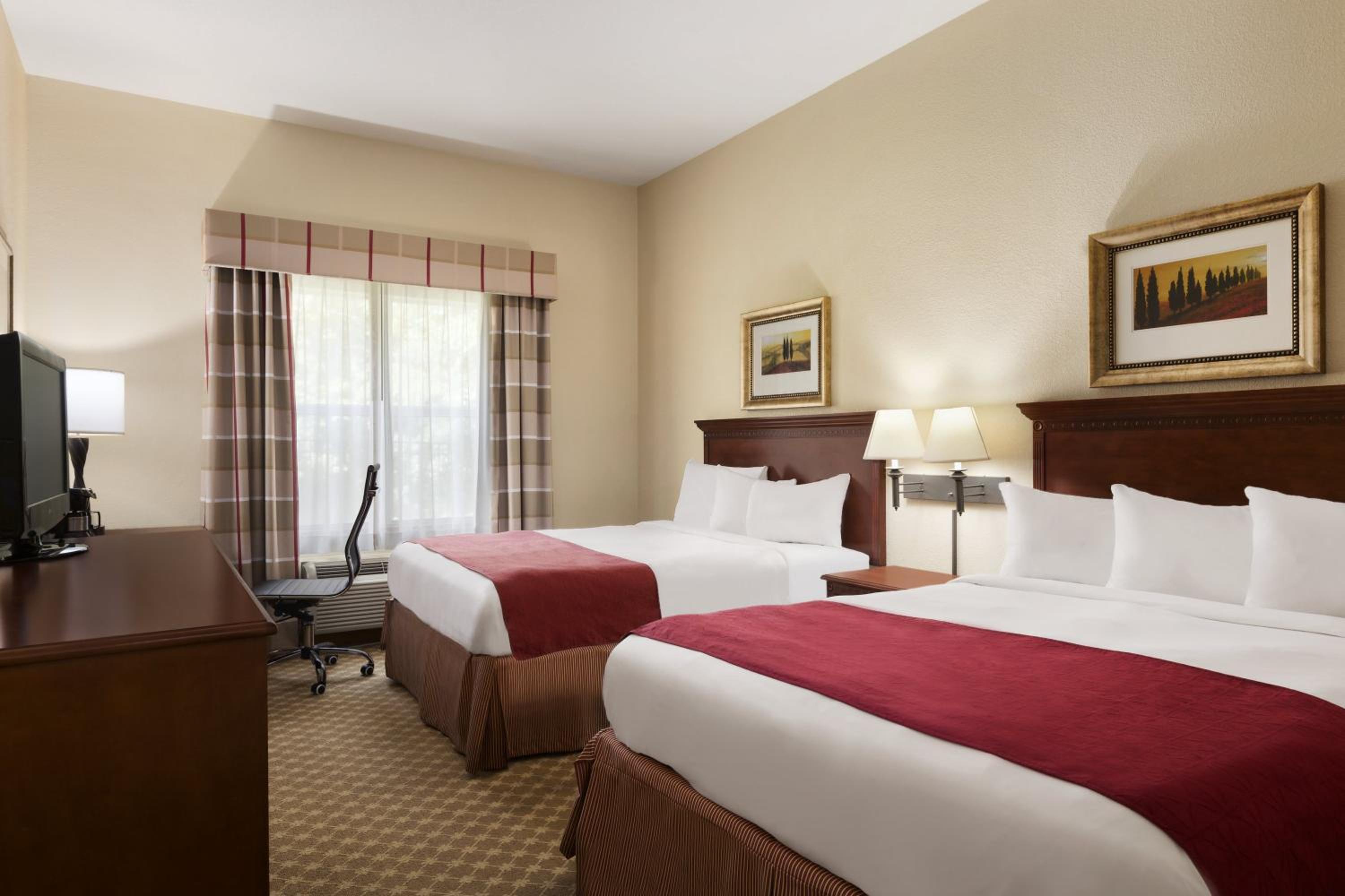 Queen Room with Two Queen Beds Pet Friendly - Accessible/Non-Smoking photo 2