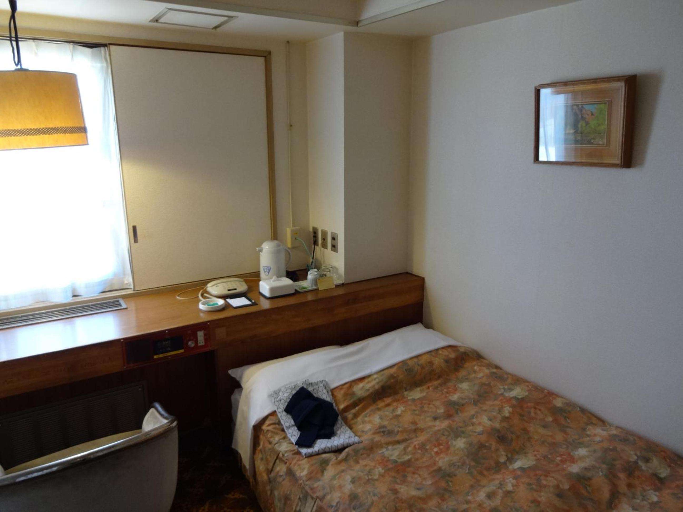 Double Room with Small Double Bed - Smoking photo 3