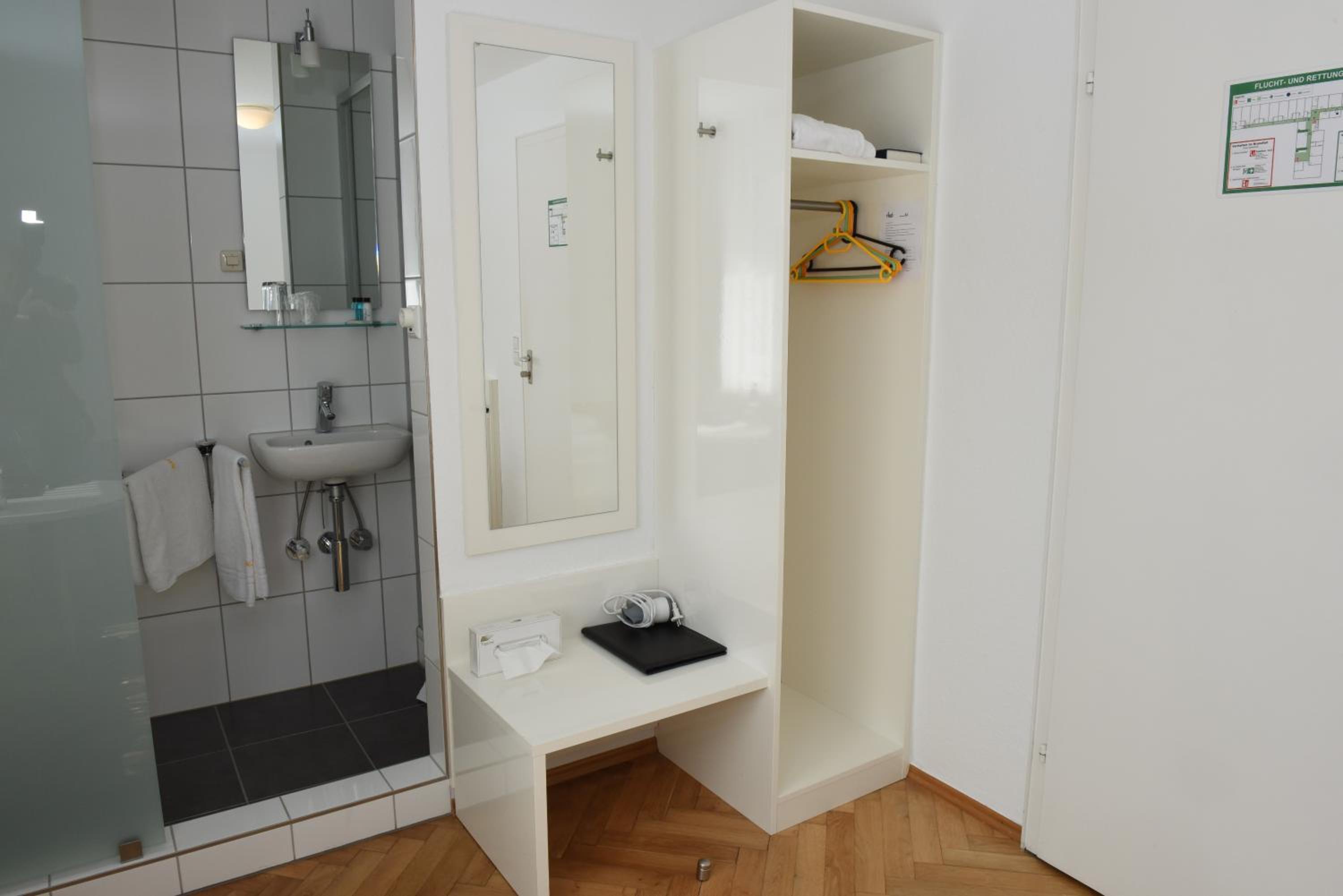 Single Room photo 3