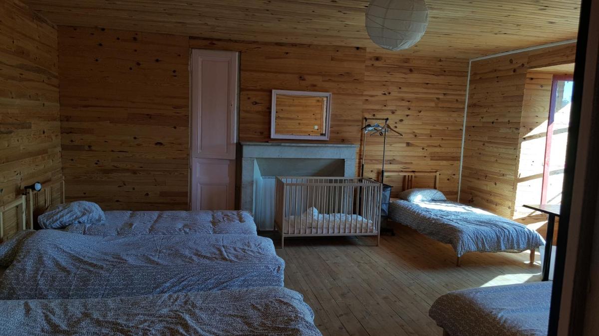 Family Room with Private Bathroom photo 3