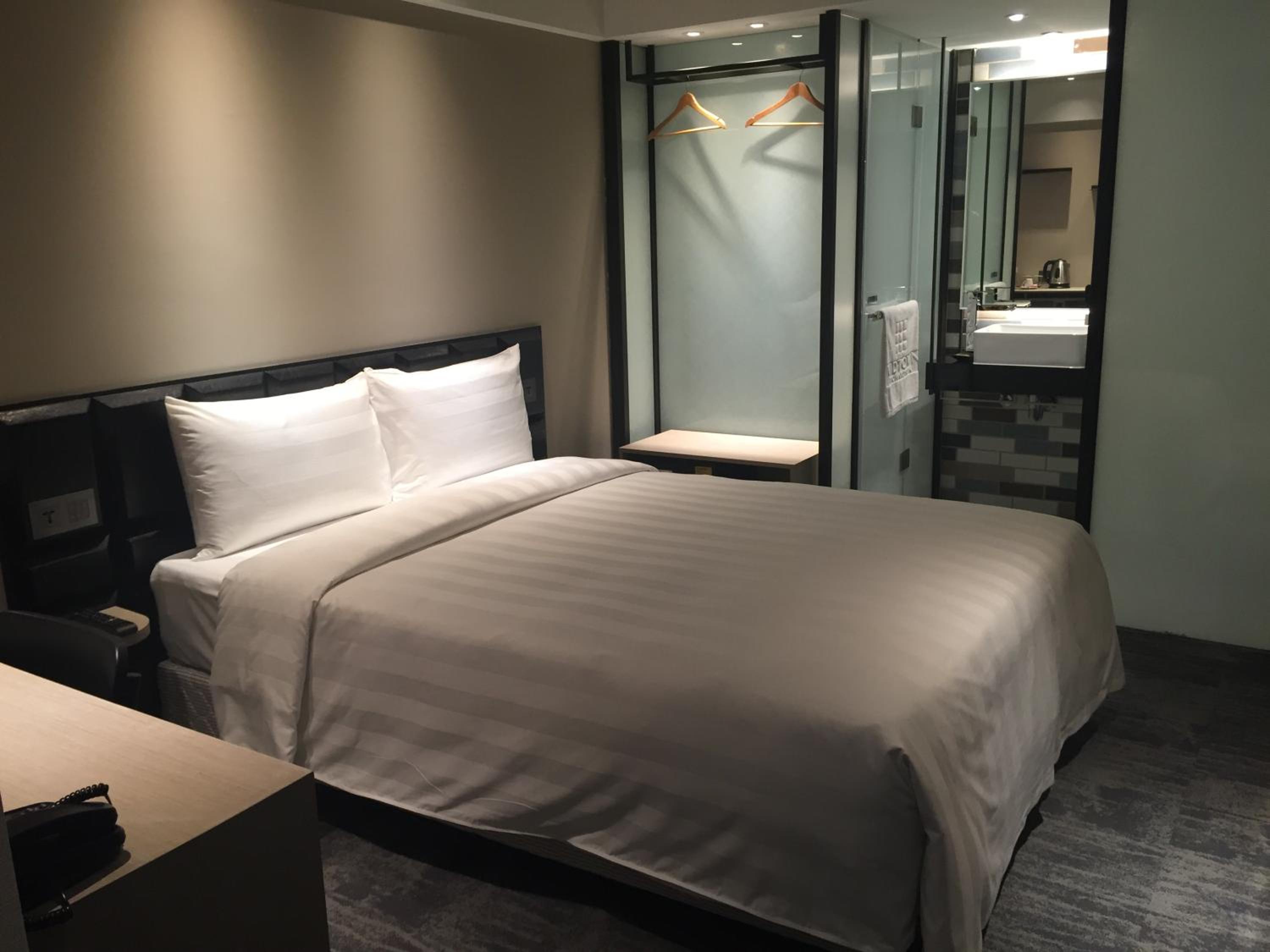 Exquisite Double Room - No Window photo 2