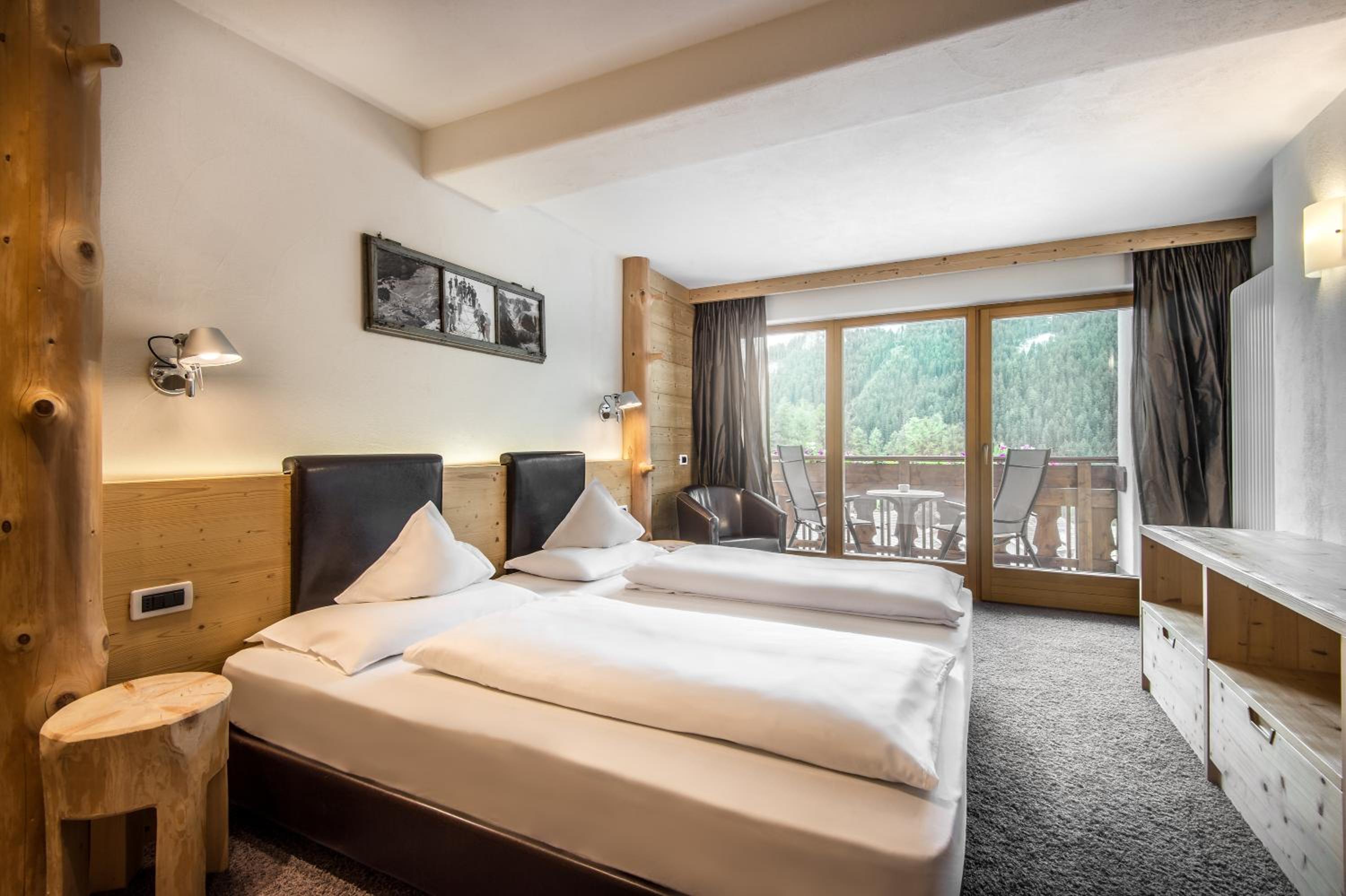 Suite - Photo 1