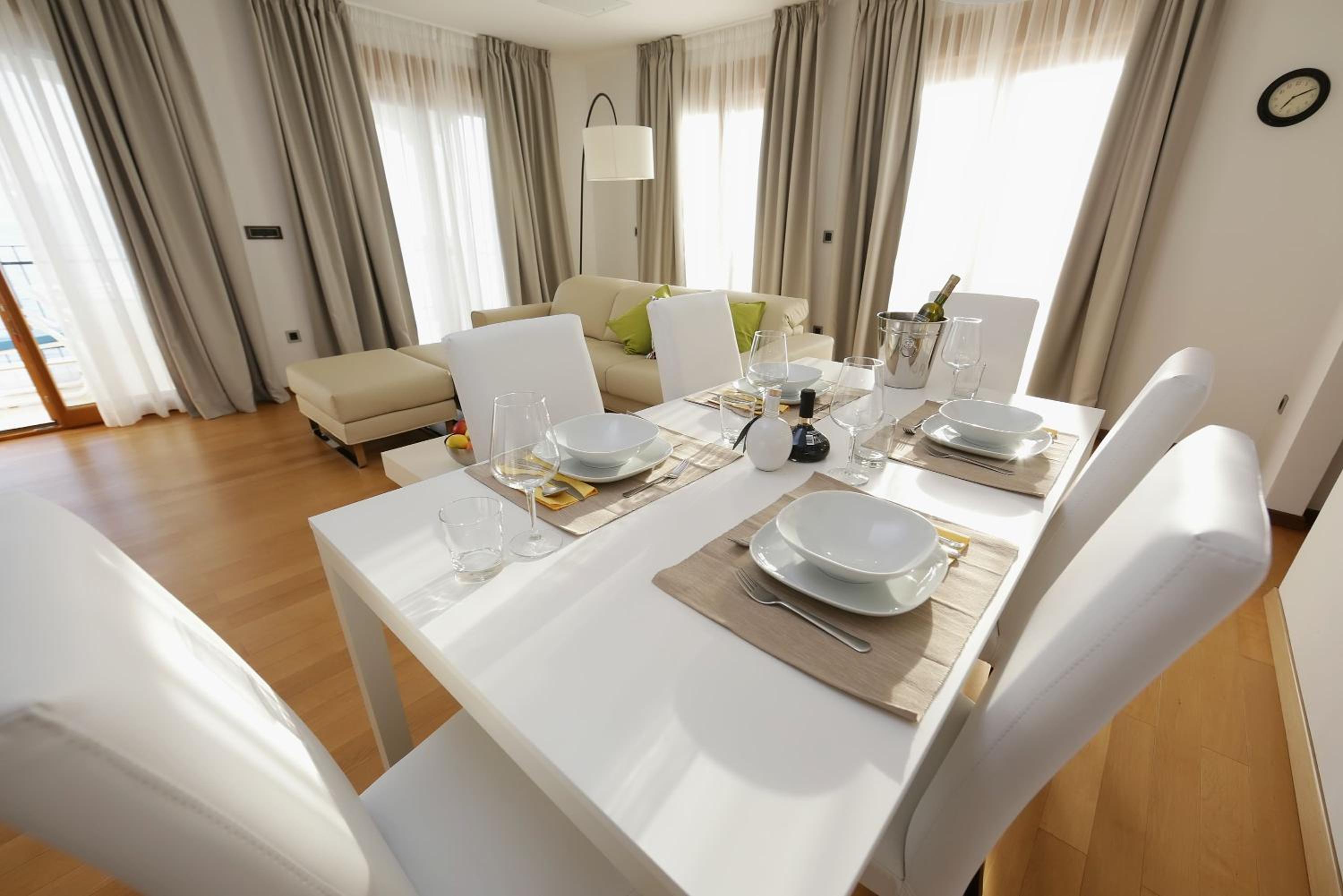 Two-Bedroom Apartment with Panoramic Sea View and Shared Pool photo 3