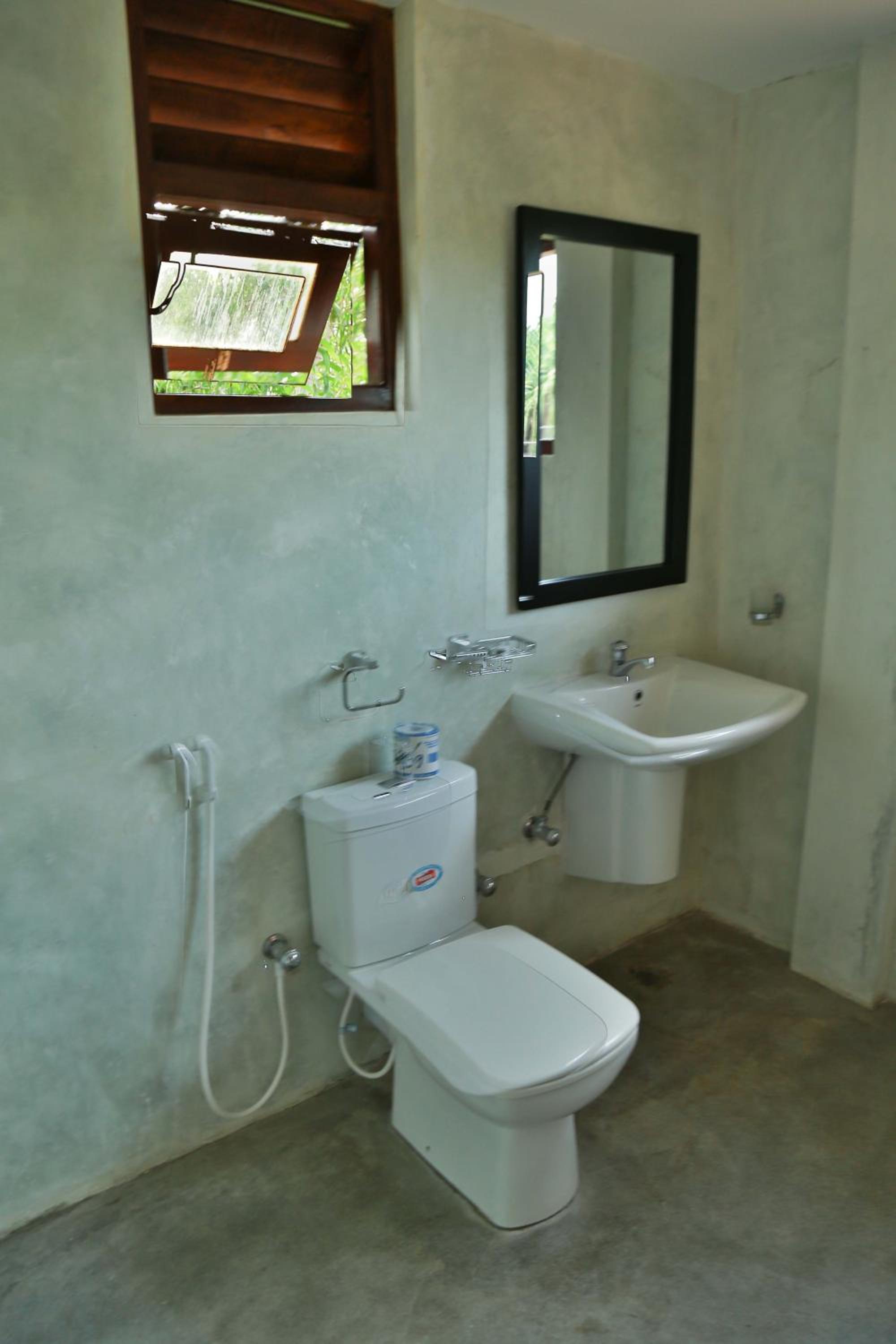 Deluxe Double Room with Side Sea View photo 2